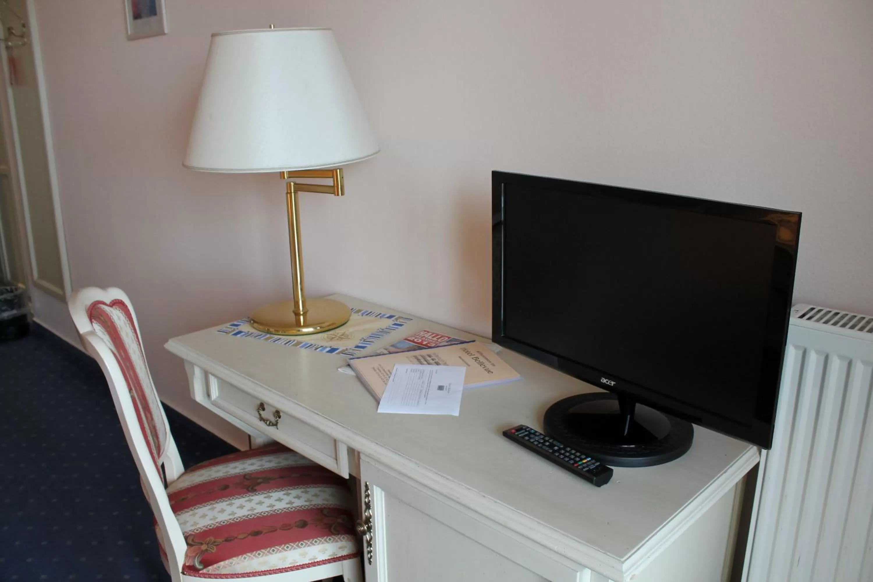 TV and multimedia, TV/Entertainment Center in Hotel Bellevue Warnemünde