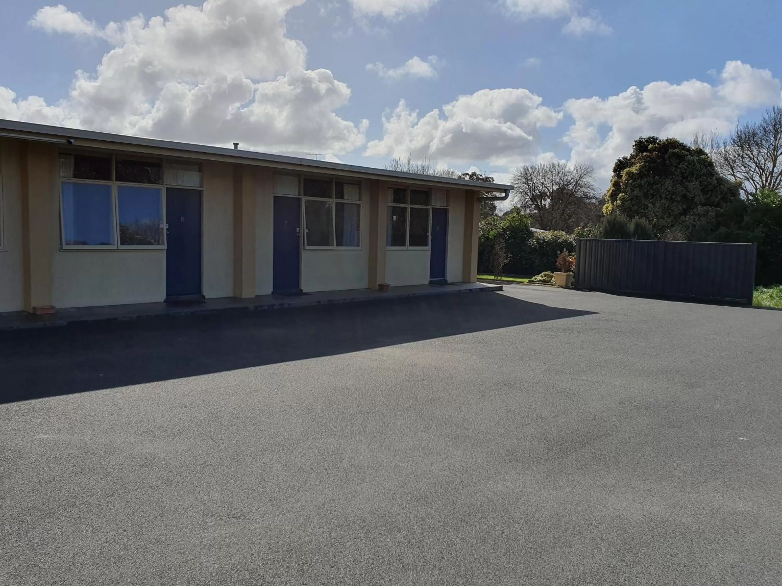 Standard Queen Room in Tower Motor Inn