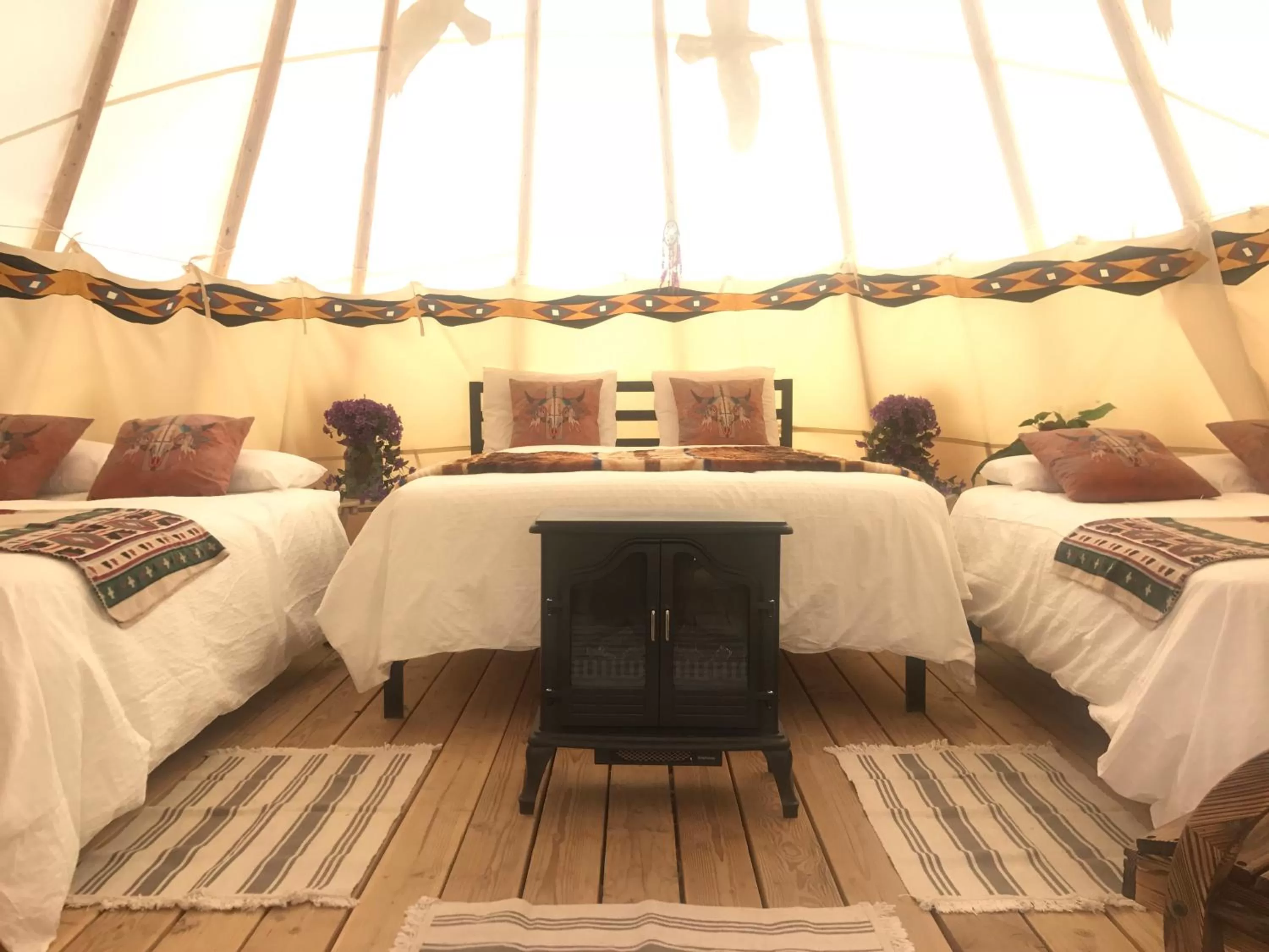 Bed in Olancha RV Park and Motel