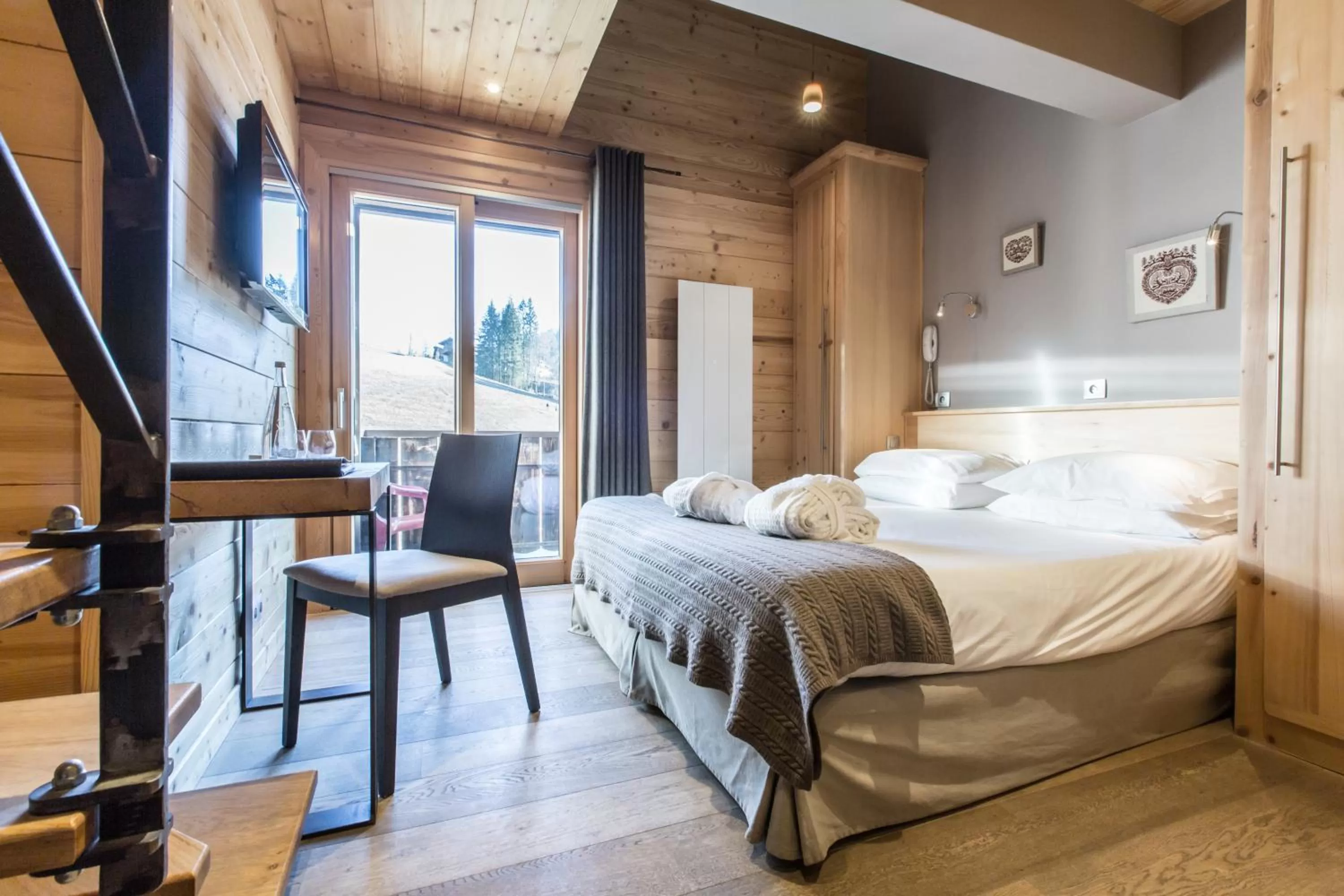 Bedroom, Bed in Hôtel Spa Crychar