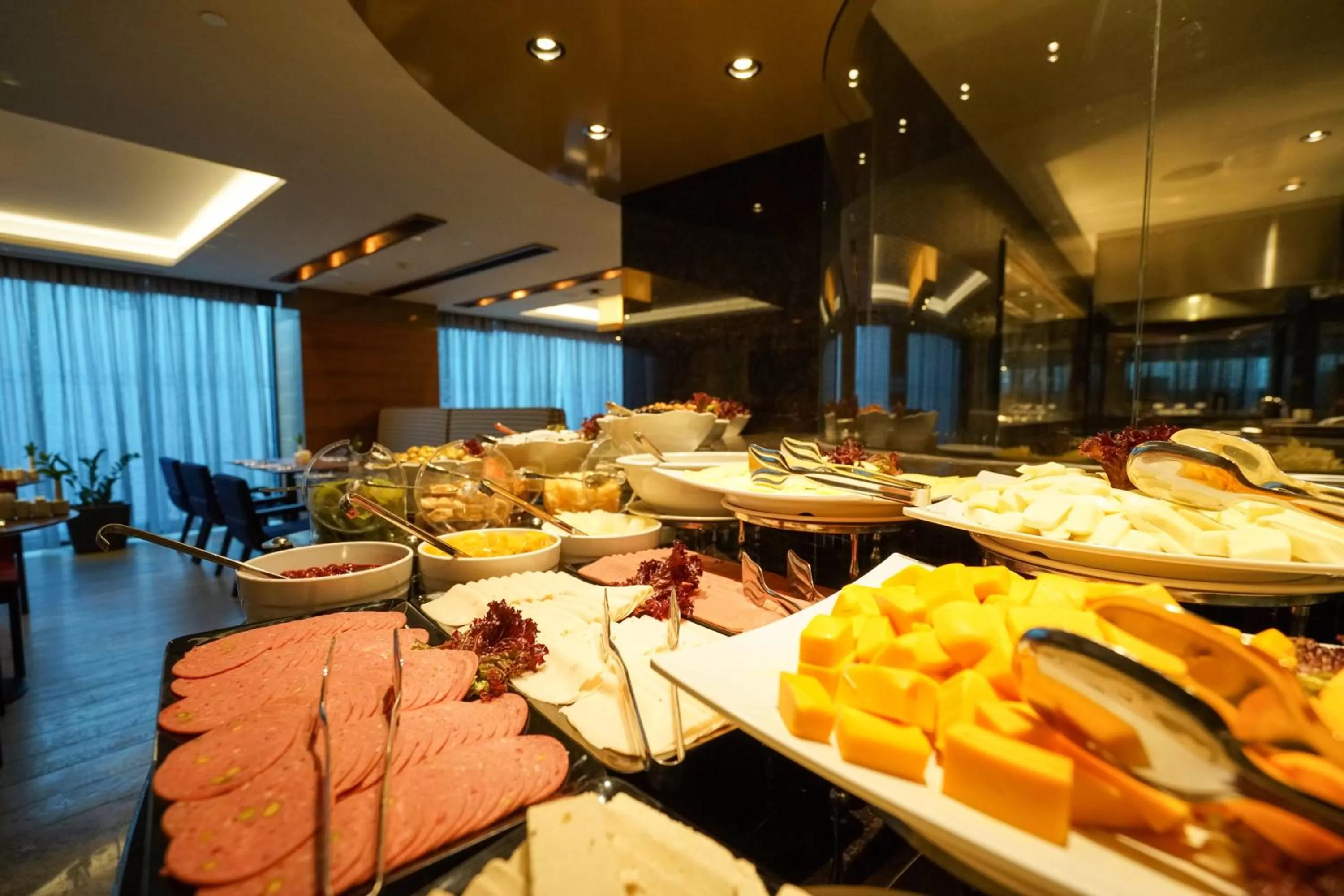 Restaurant/places to eat in Golden Tulip Istanbul Bayrampasa