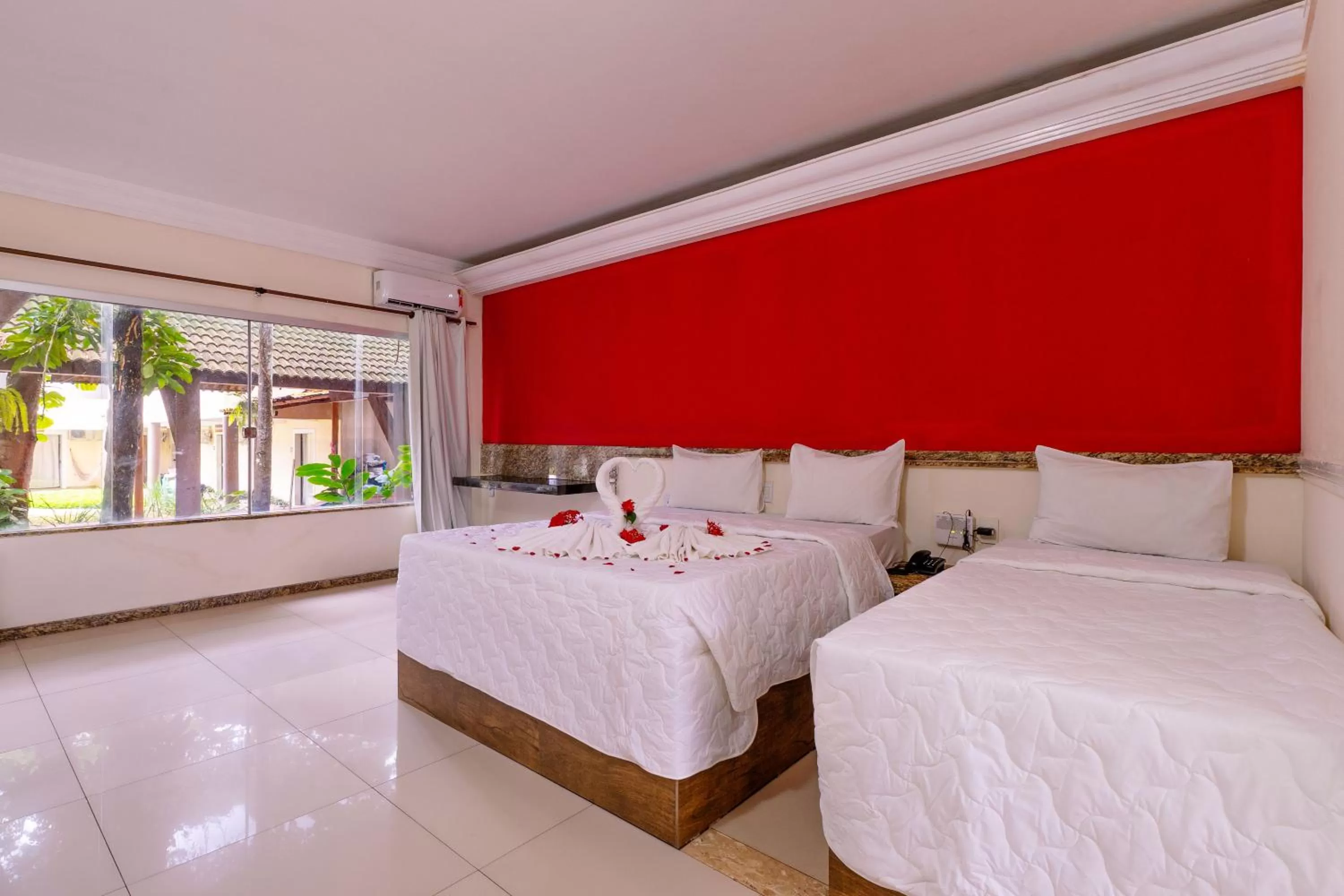 Bed in Floral Inn Family