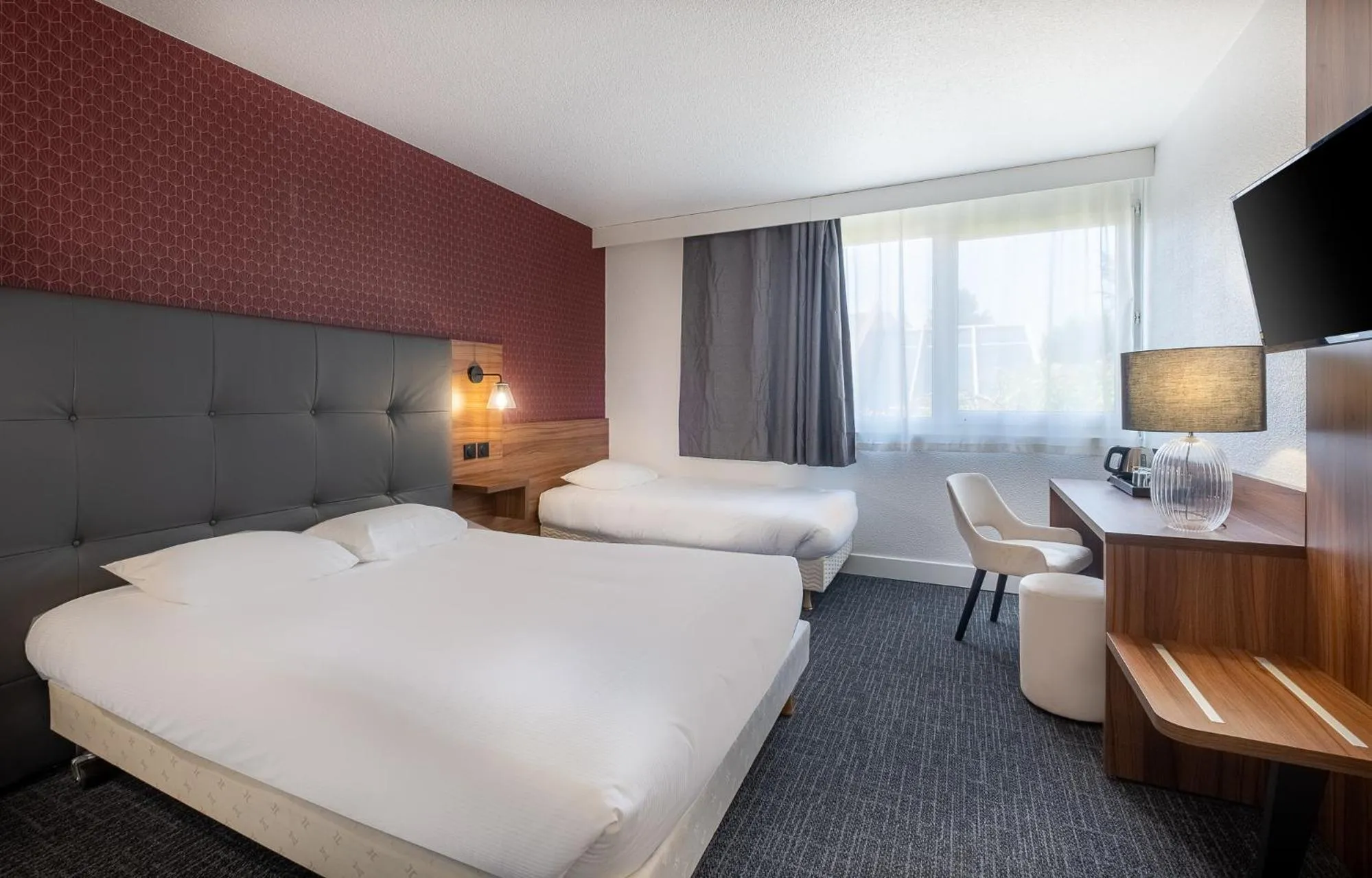 Photo of the whole room, Bed in Hôtel Akena Poitiers Nord Futuroscope