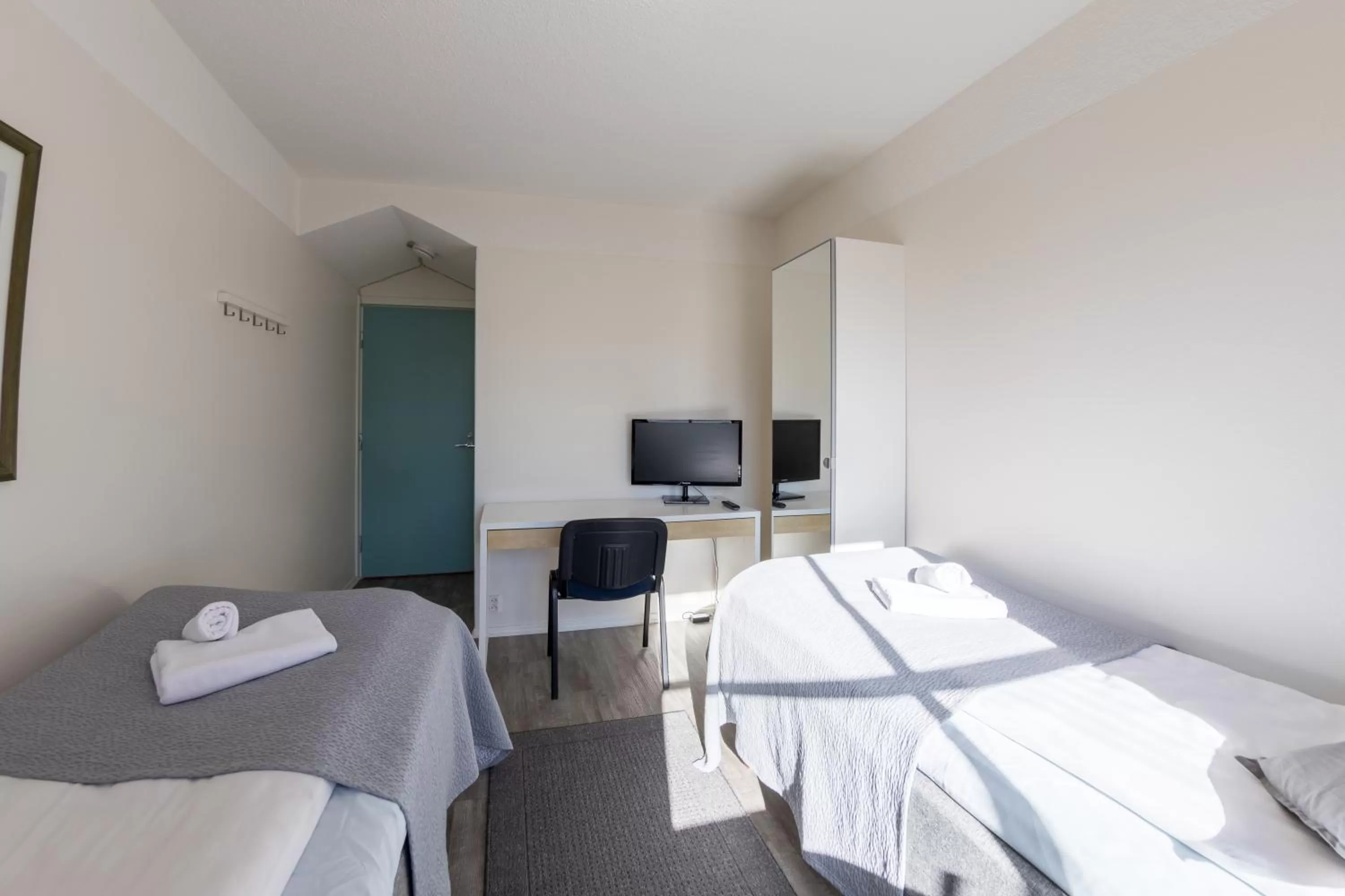 Photo of the whole room in Hotelli Uninen Tampere