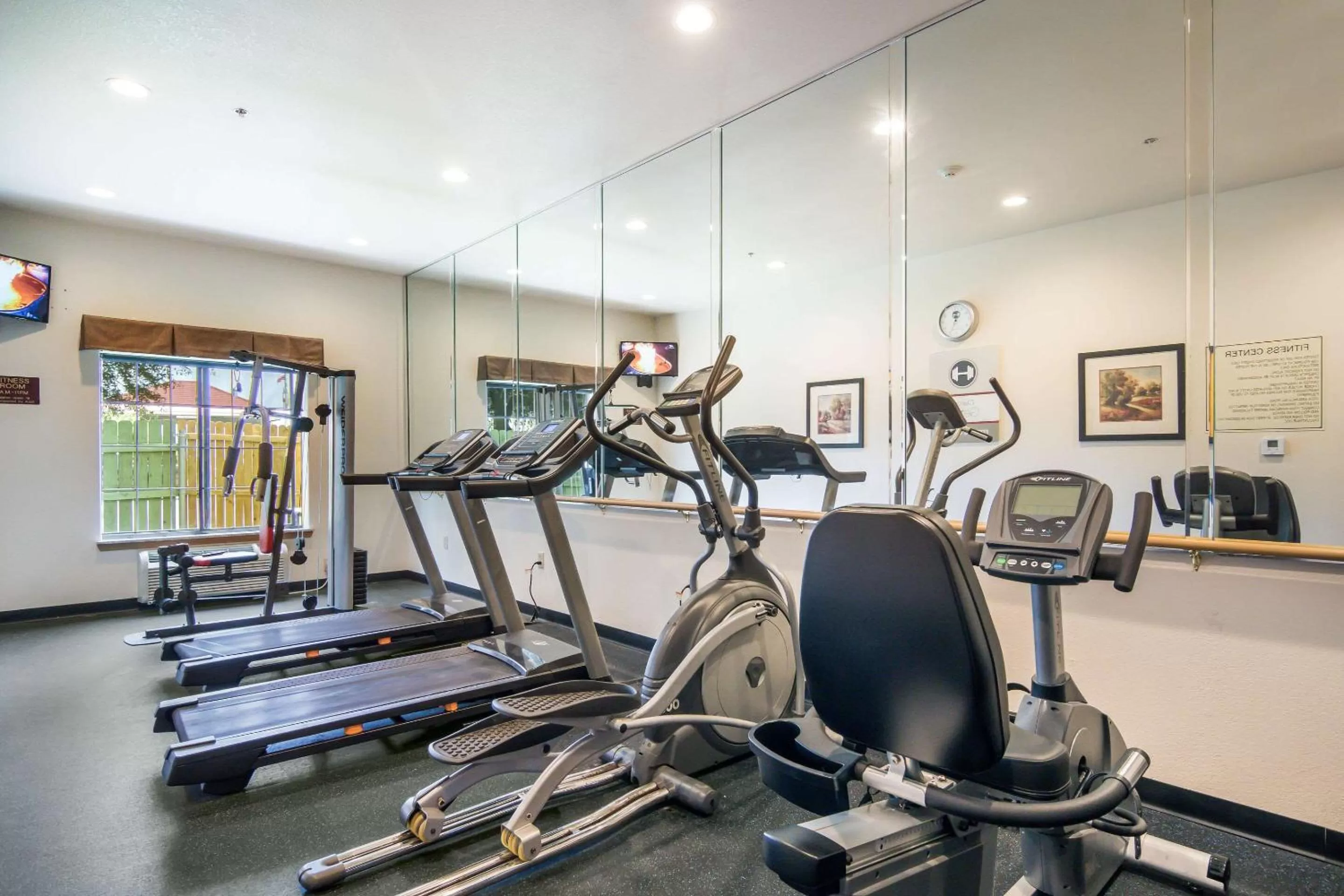 Fitness centre/facilities in Clarion Inn & Suites Weatherford South