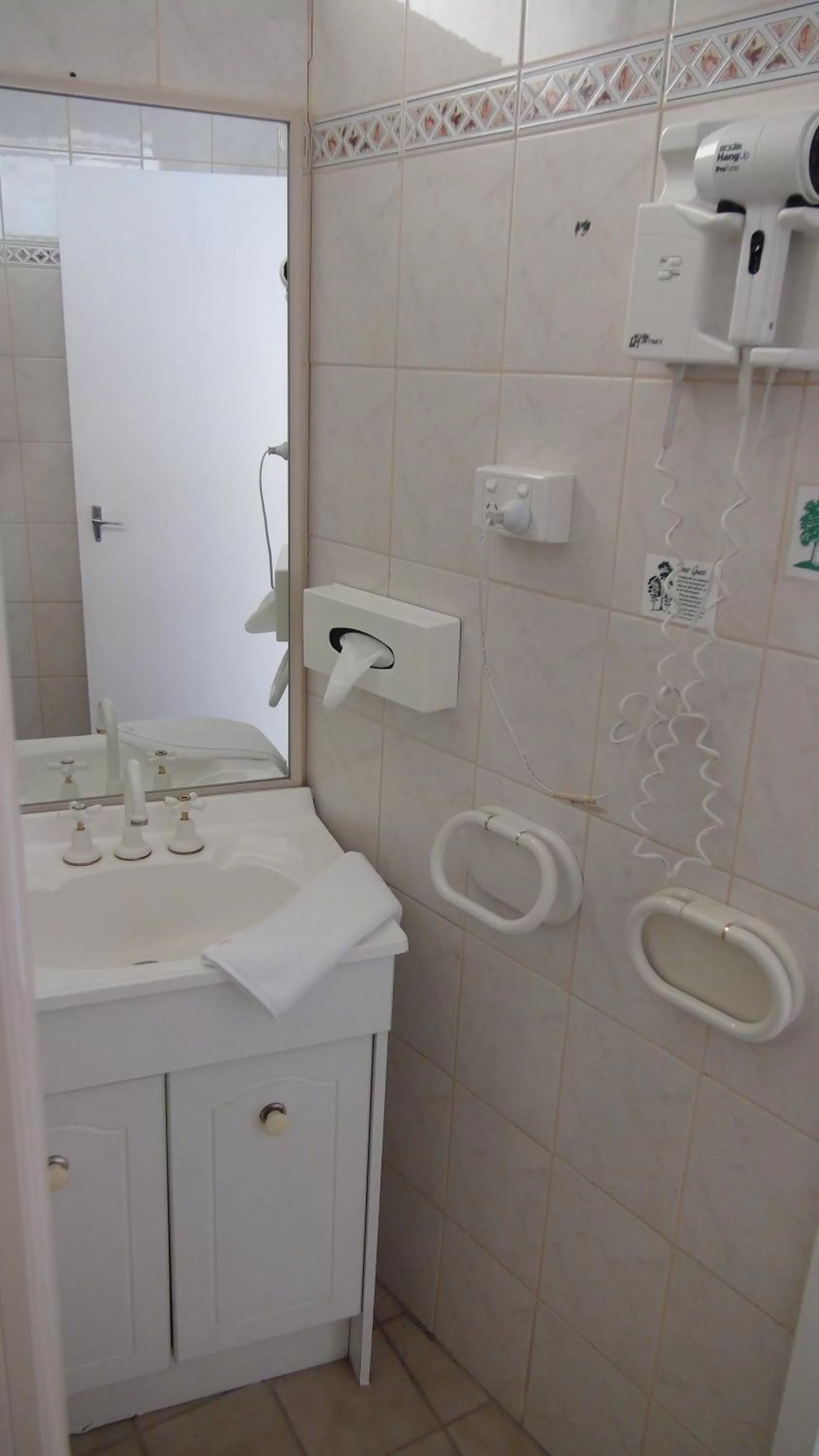 Bathroom in Pathfinder Motel