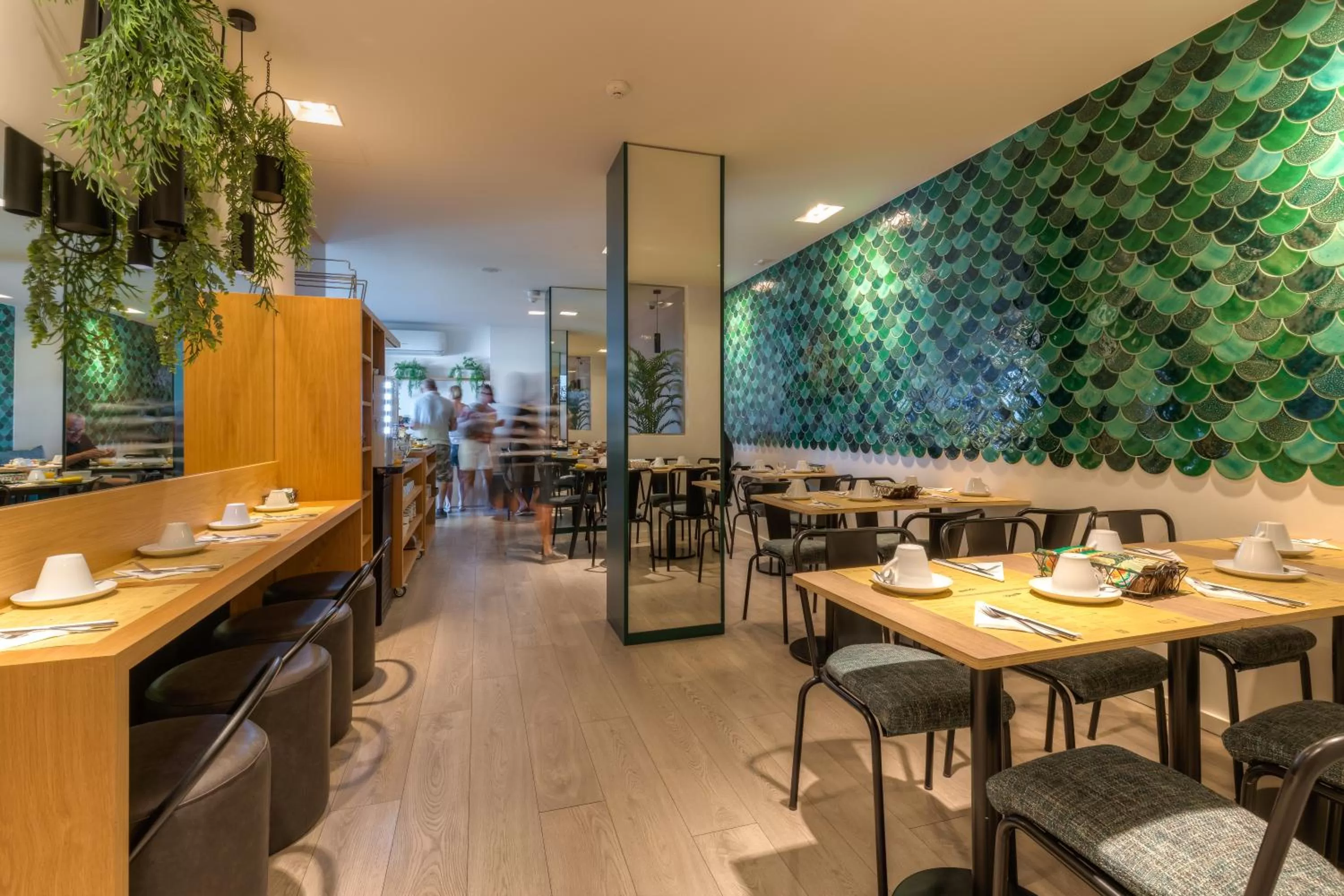 Restaurant/places to eat in Hotel Spot Family Suites