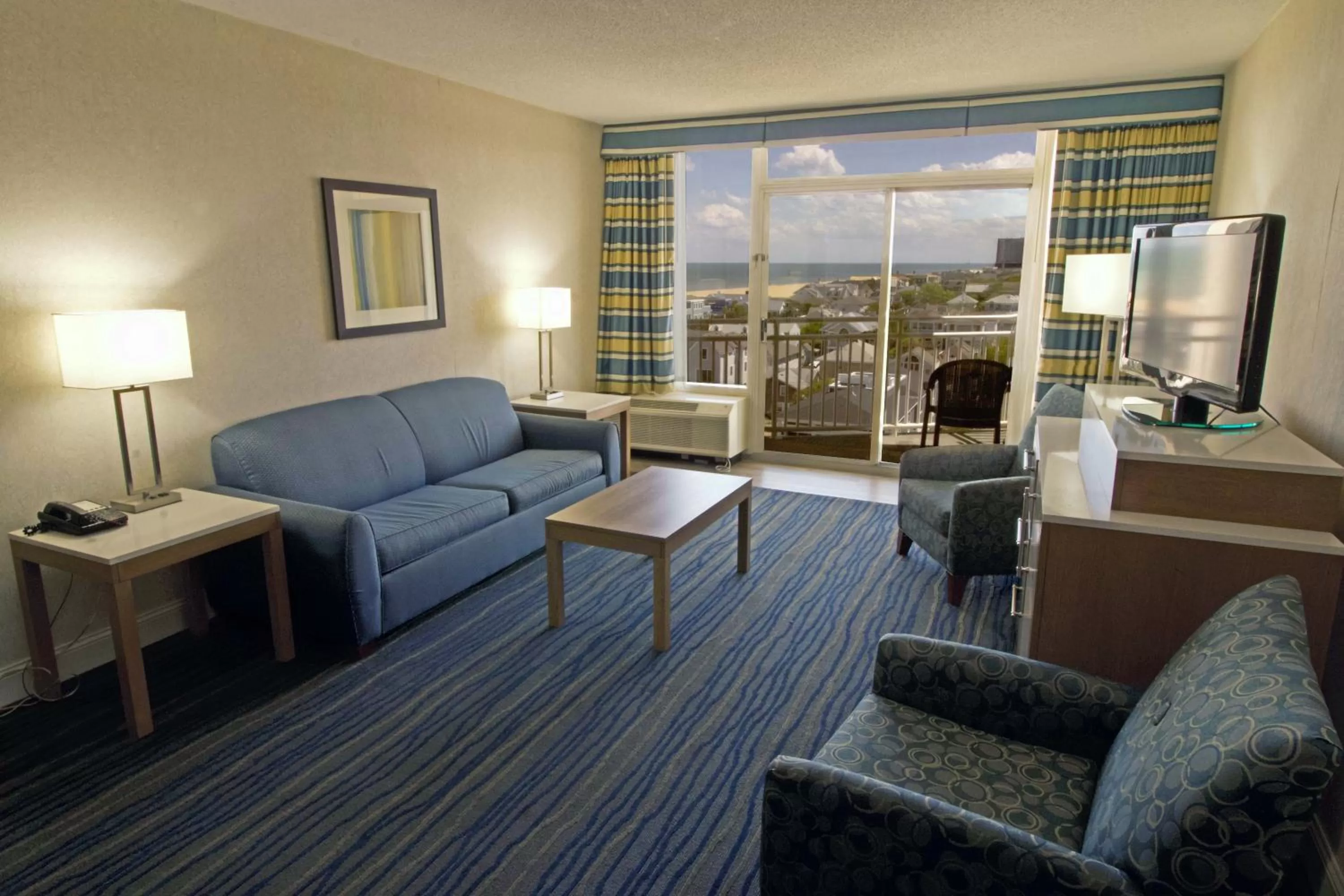 Living room in Wyndham Virginia Beach Oceanfront