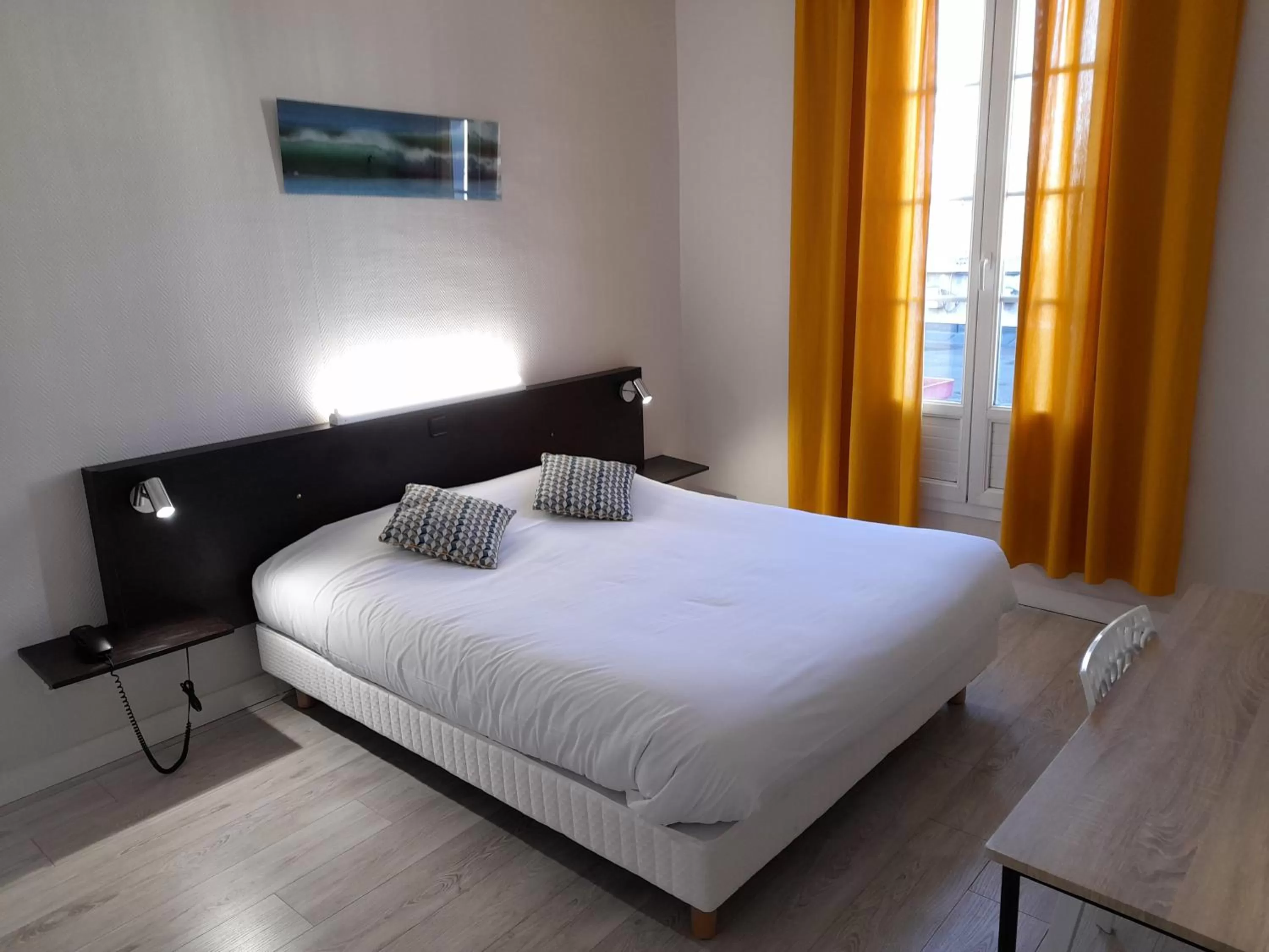 Bed in Hotel de France