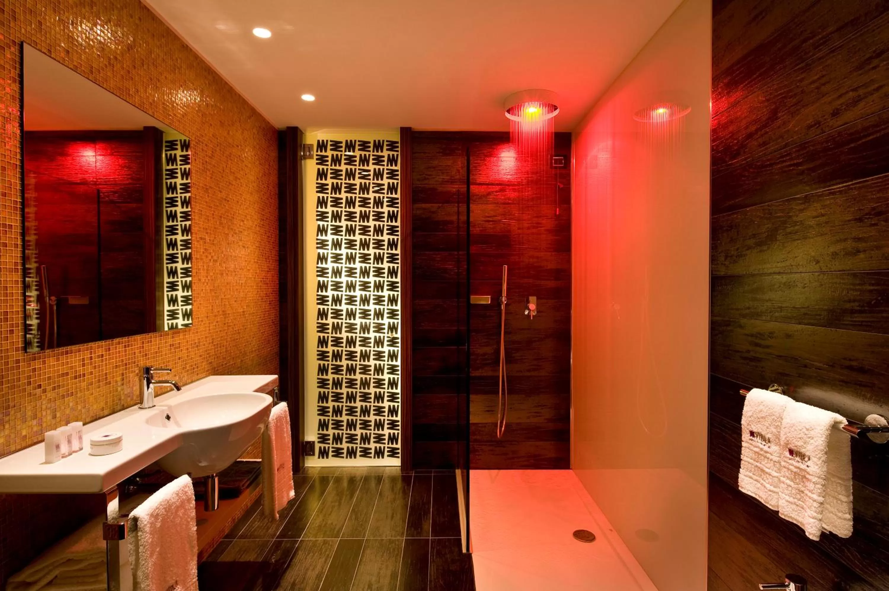 Bathroom in Viola Mhotel