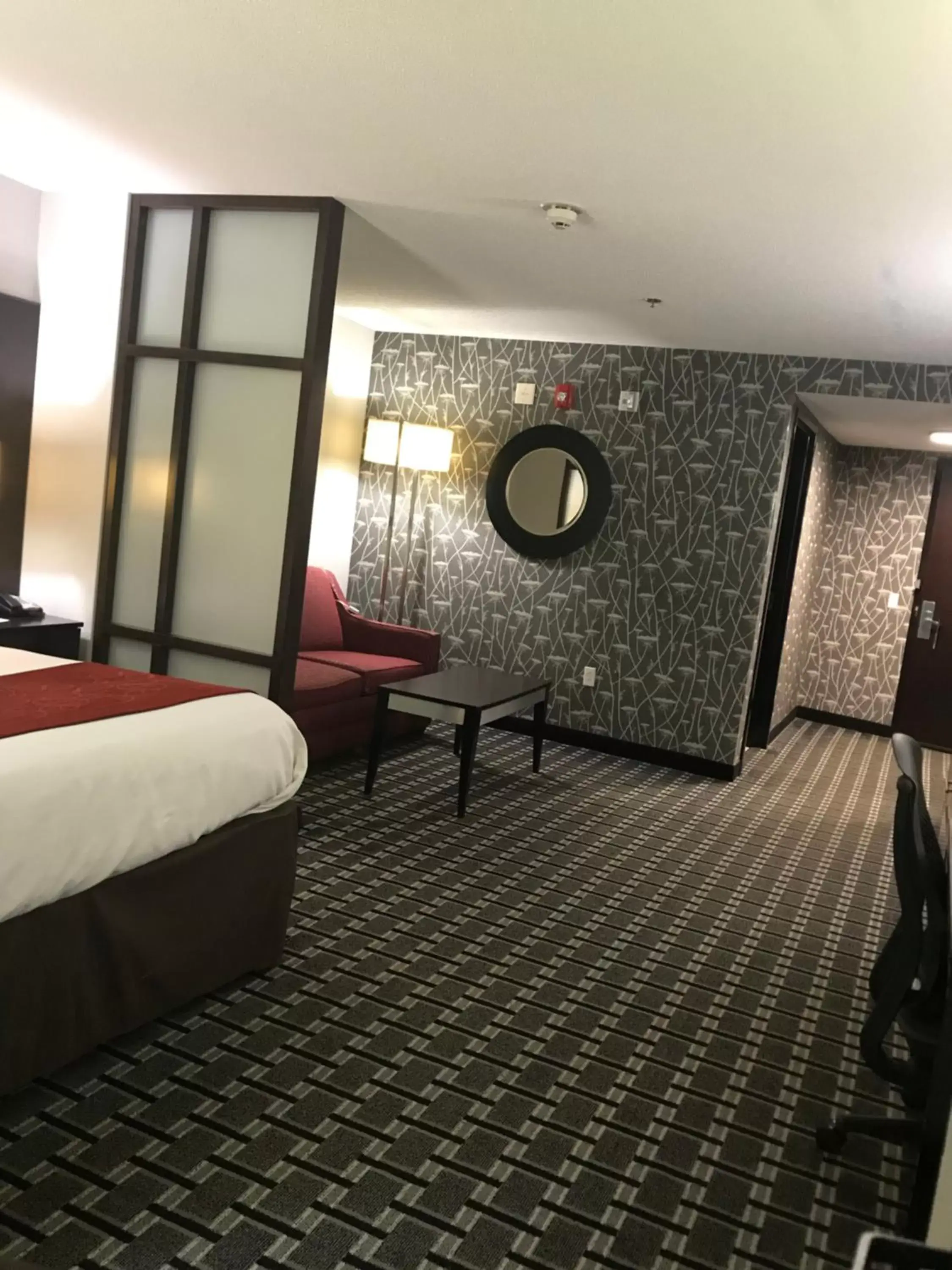 King Suite - Accessible/Non-Smoking in Comfort Suites Williamsburg Historic Area King Suite - Accessible/Non-Smoking in Comfort Suites Williamsburg Historic Area