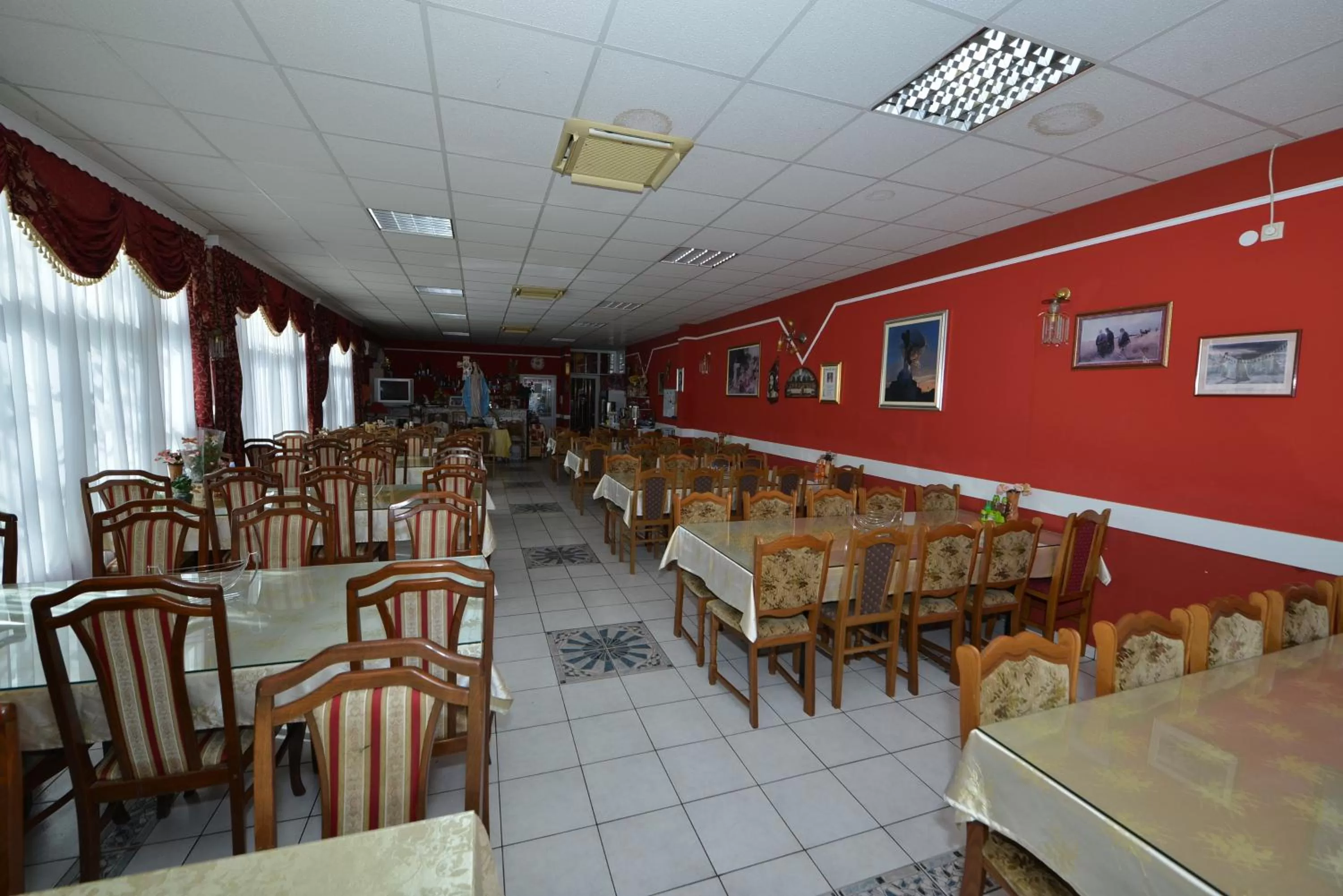 Restaurant/Places to Eat in Hotel Matal