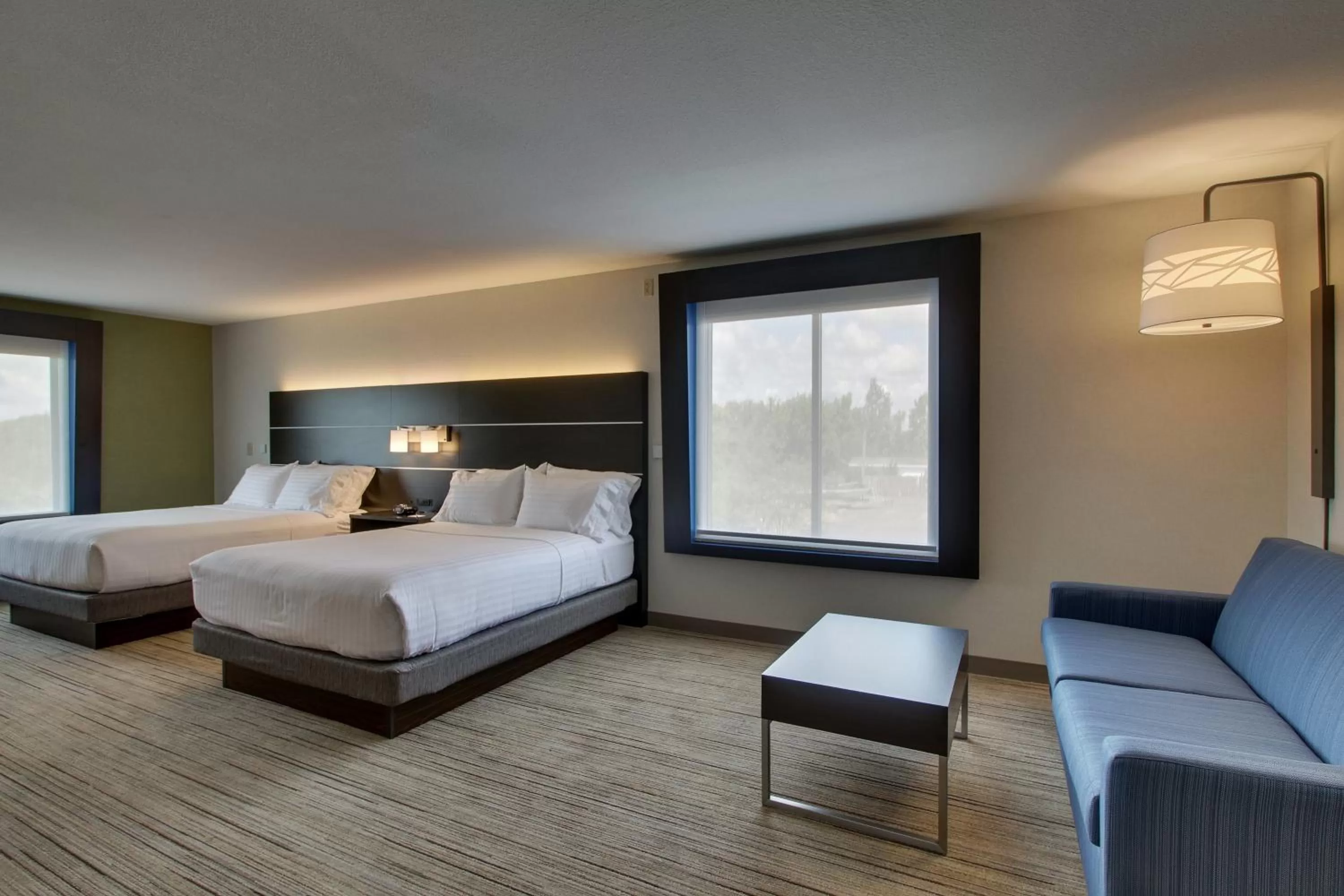 Photo of the whole room, Bed in Holiday Inn Express Hotel & Suites Morris by IHG