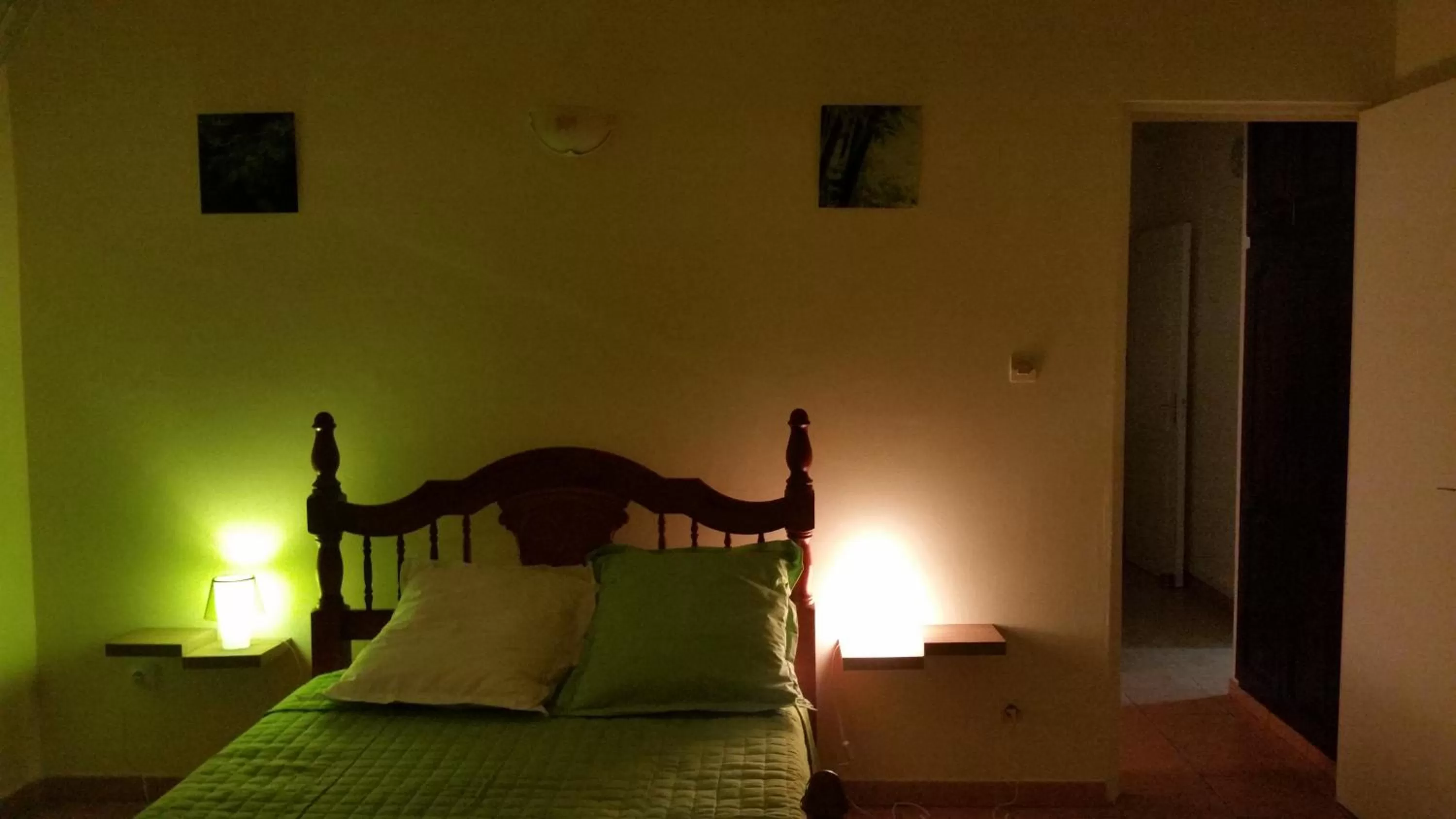 Photo of the whole room, Bed in L'Oliveraie