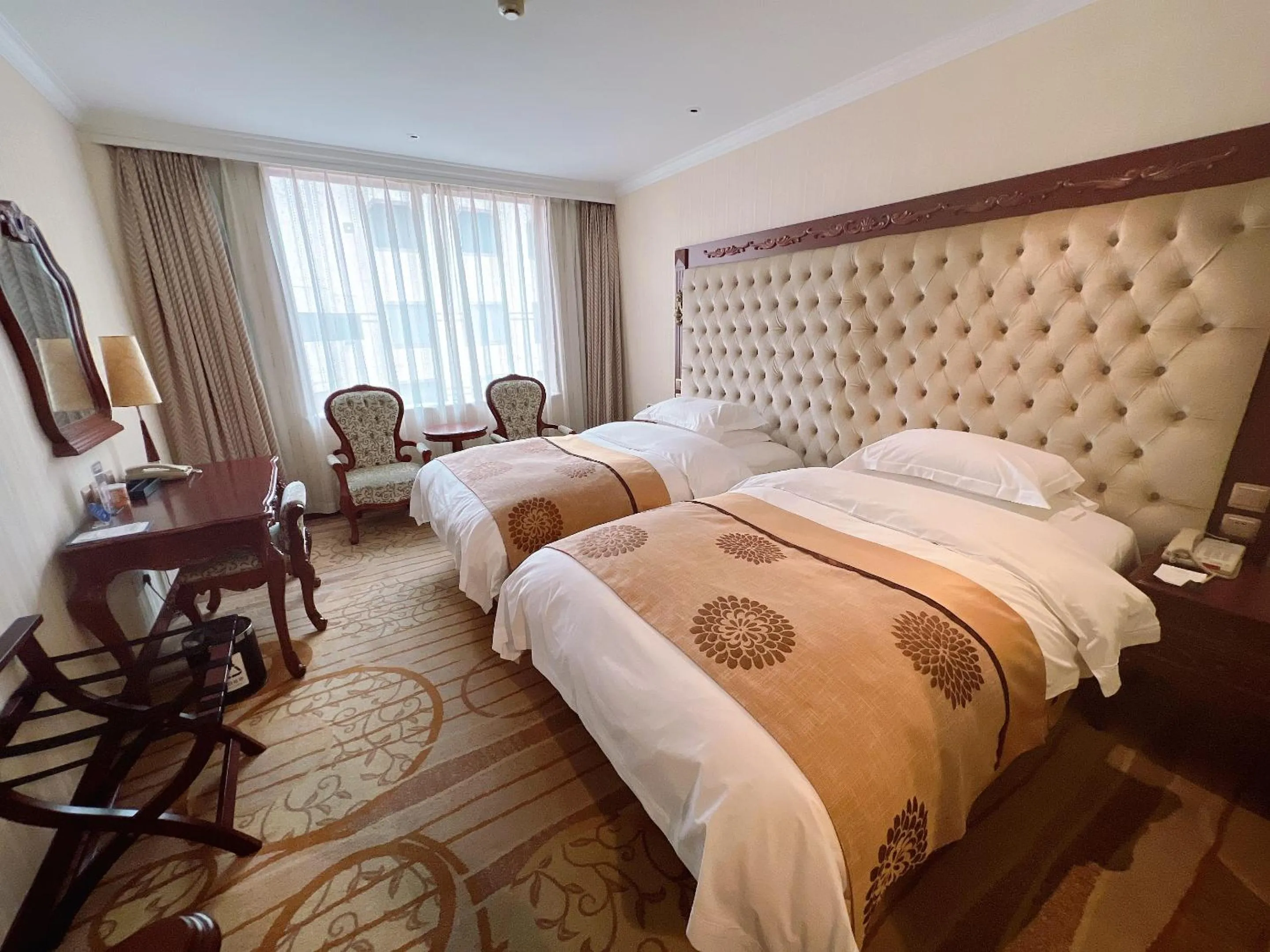 Bedroom, Bed in Howard Johnson Paragon Hotel Beijing