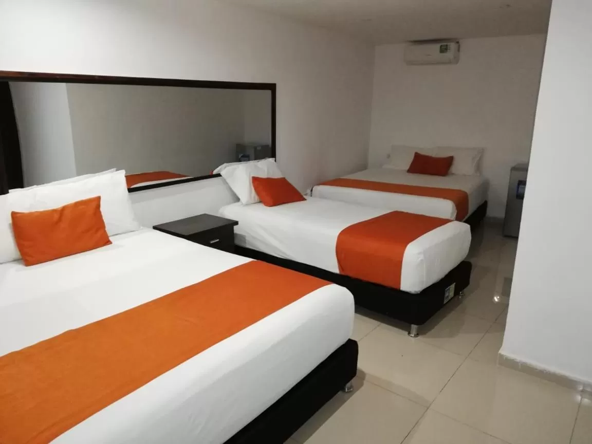 Bedroom, Bed in Hotel Cafe Plaza