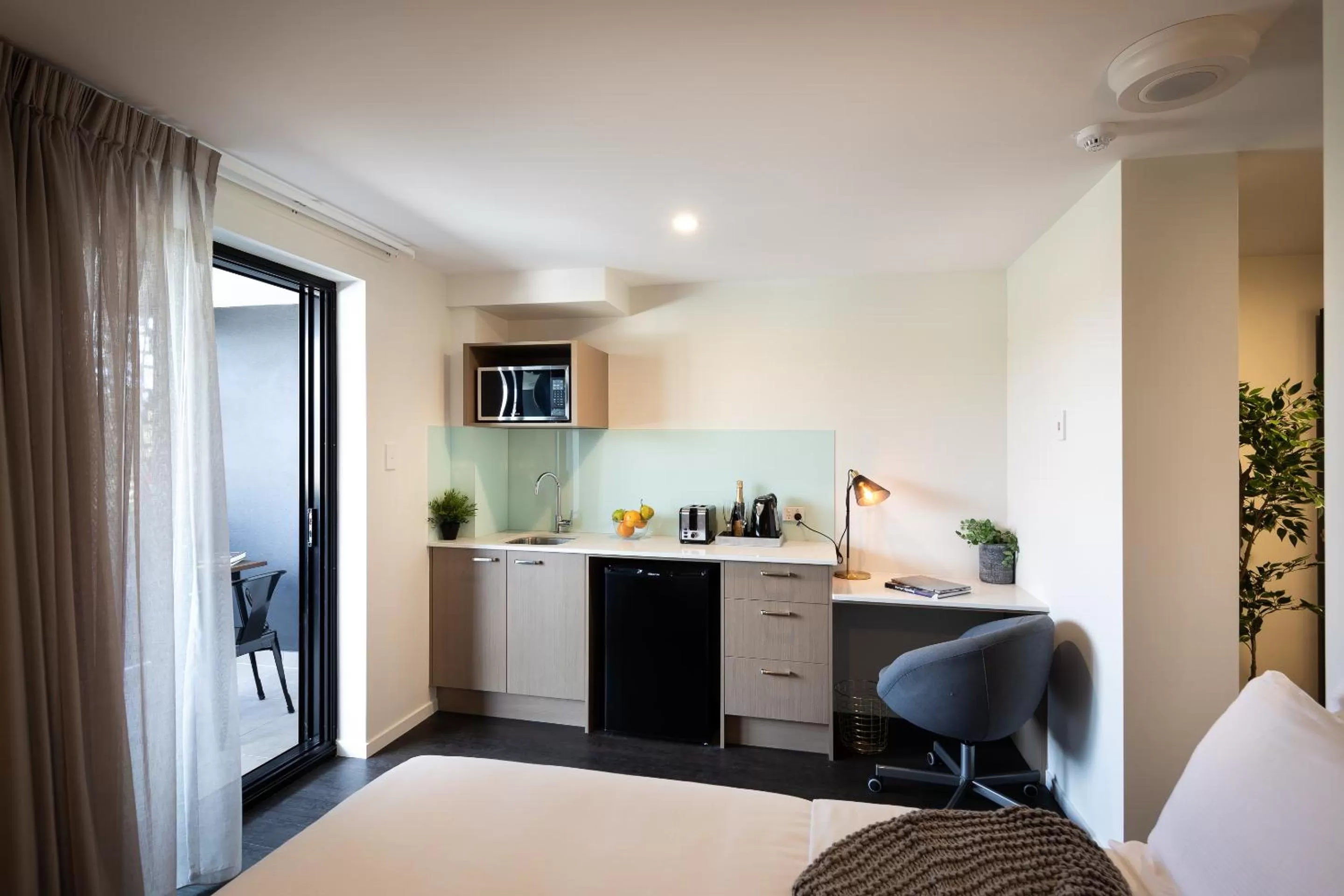 Kitchen or kitchenette, Bed in Ascot Budget Inn & Residences