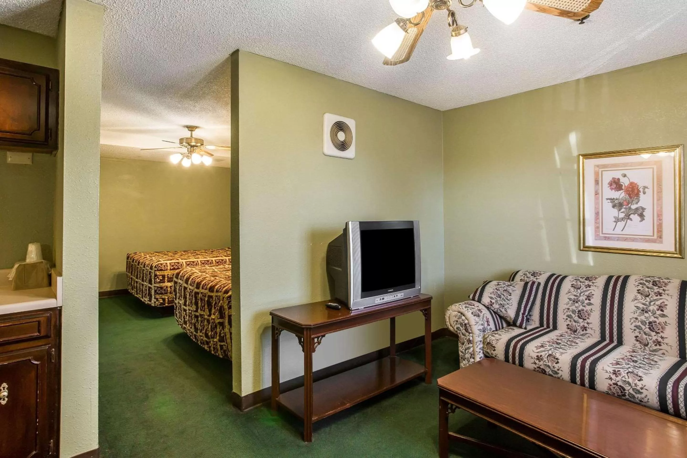 Photo of the whole room in Rodeway Inn & Suites Smyrna - Nashville Area