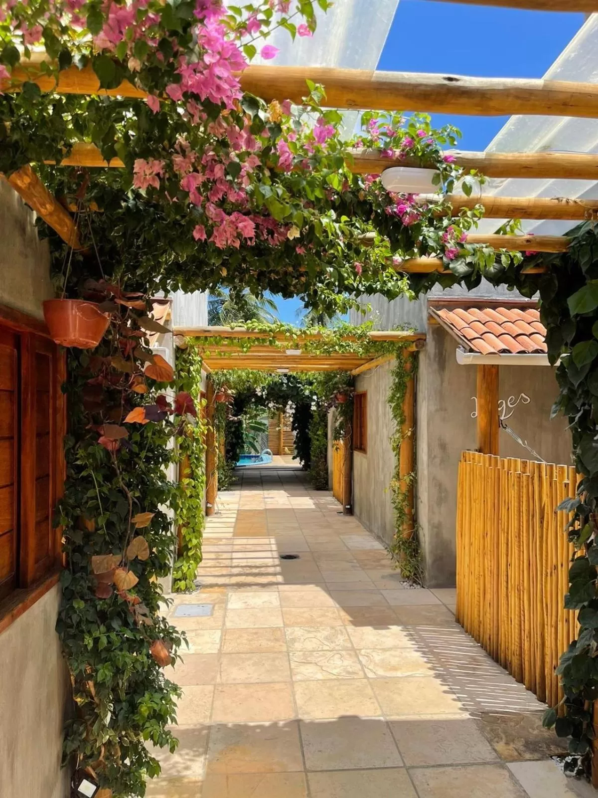 Day in Chalé Palhano Beach