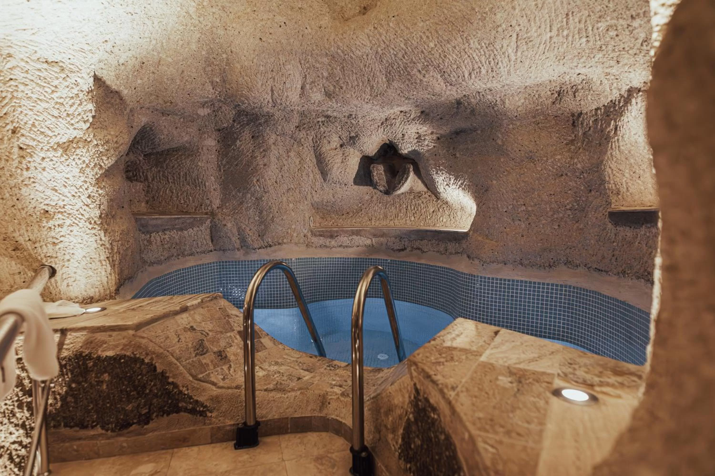 Swimming pool in Şah Saray Cave Suites Halal Hotel