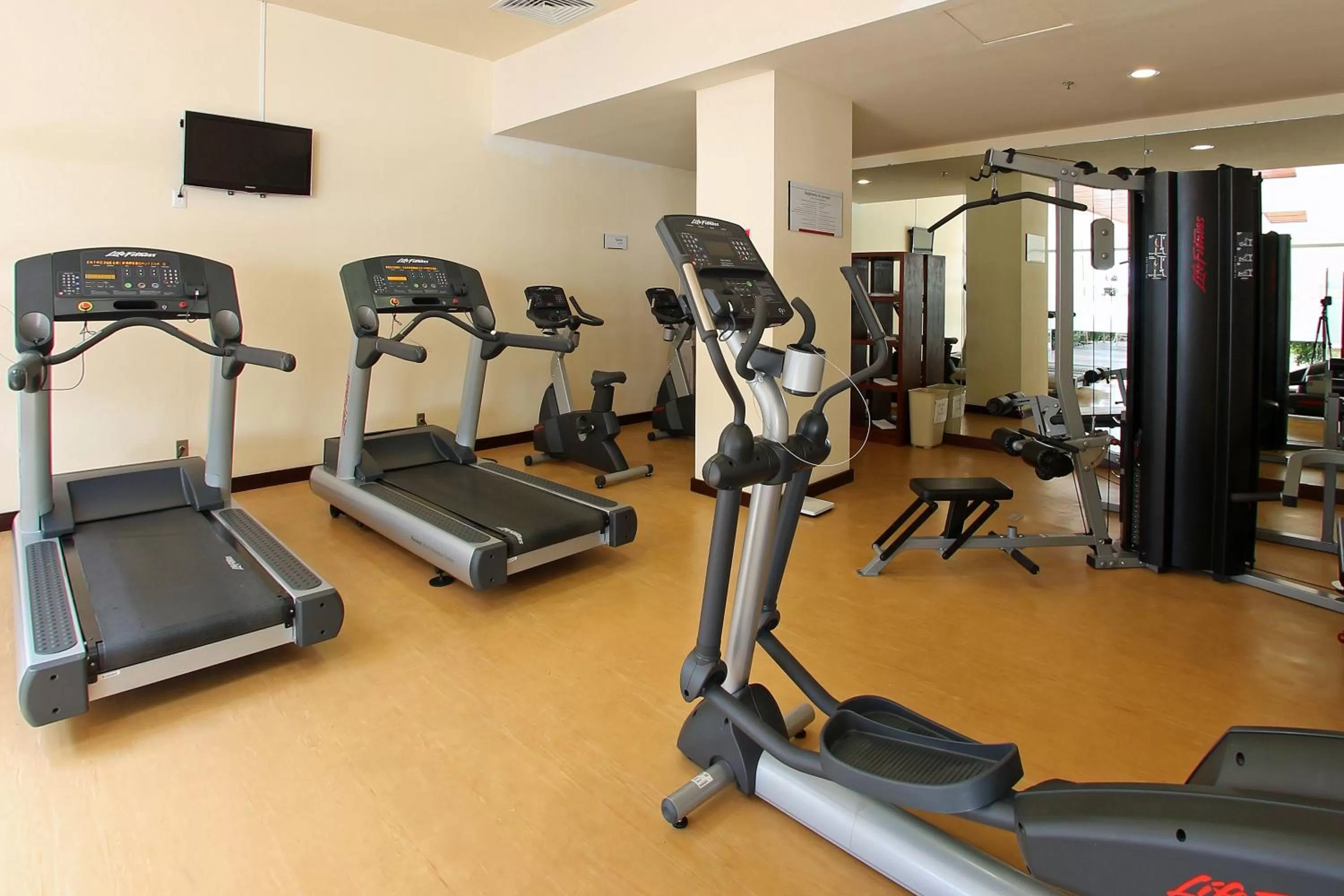 Fitness centre/facilities in Hotel Opus Grand Toluca Aeropuerto