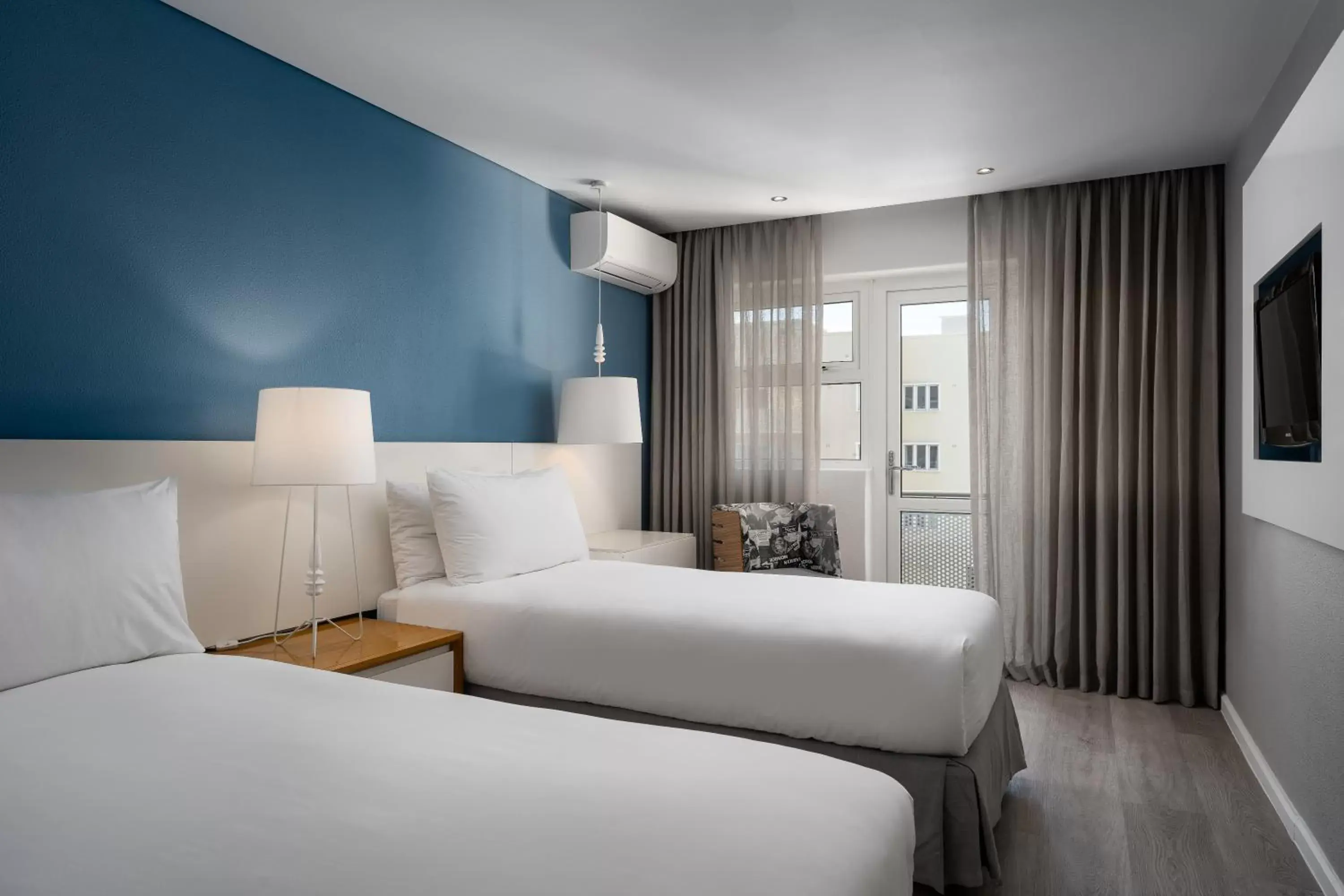 Guest Twin Room with Balcony in Protea Hotel by Marriott Cape Town Sea Point Guest Twin Room with Balcony in Protea Hotel by Marriott Cape Town Sea Point