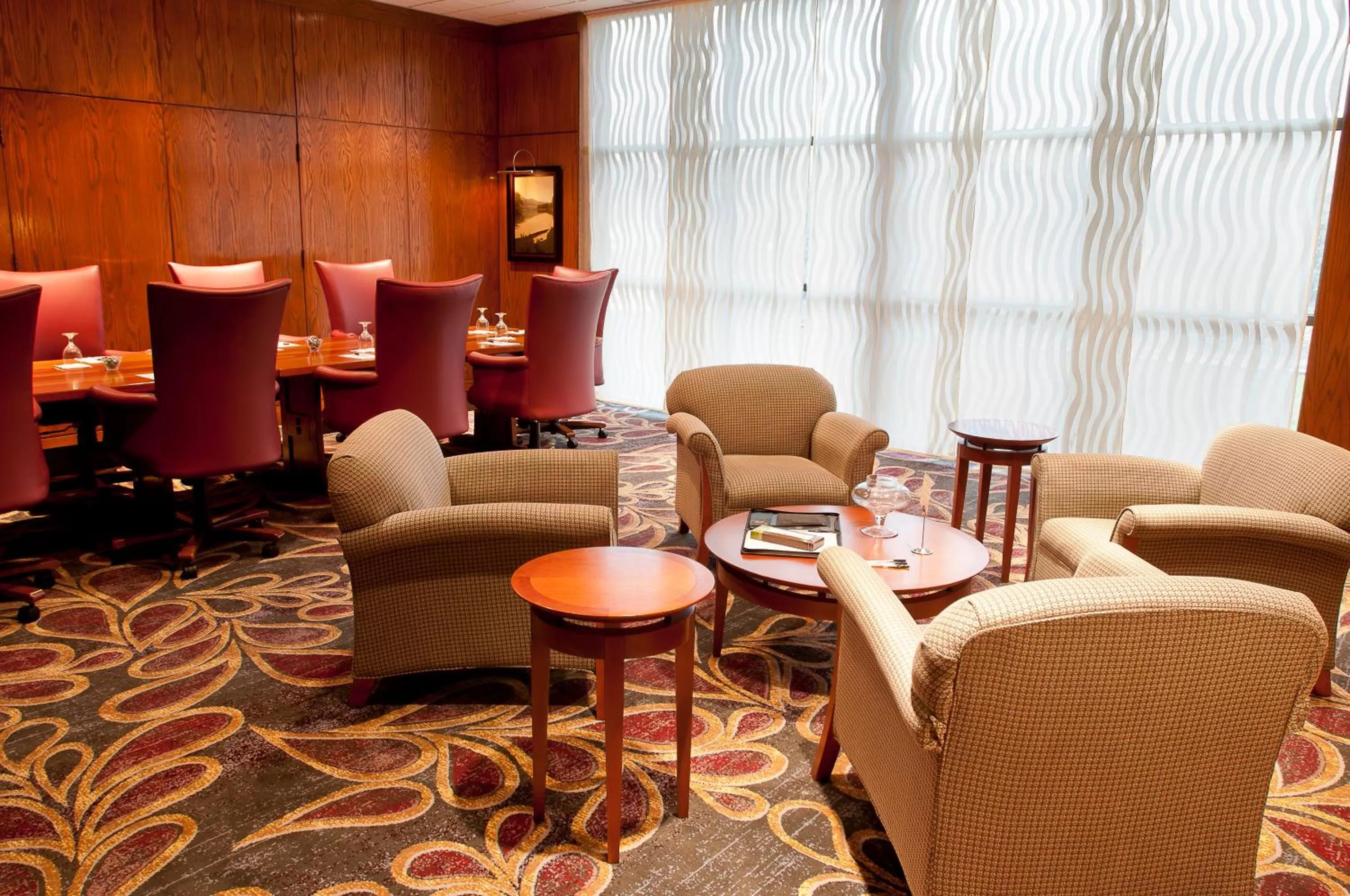Lounge or bar in Radisson Hotel Corning