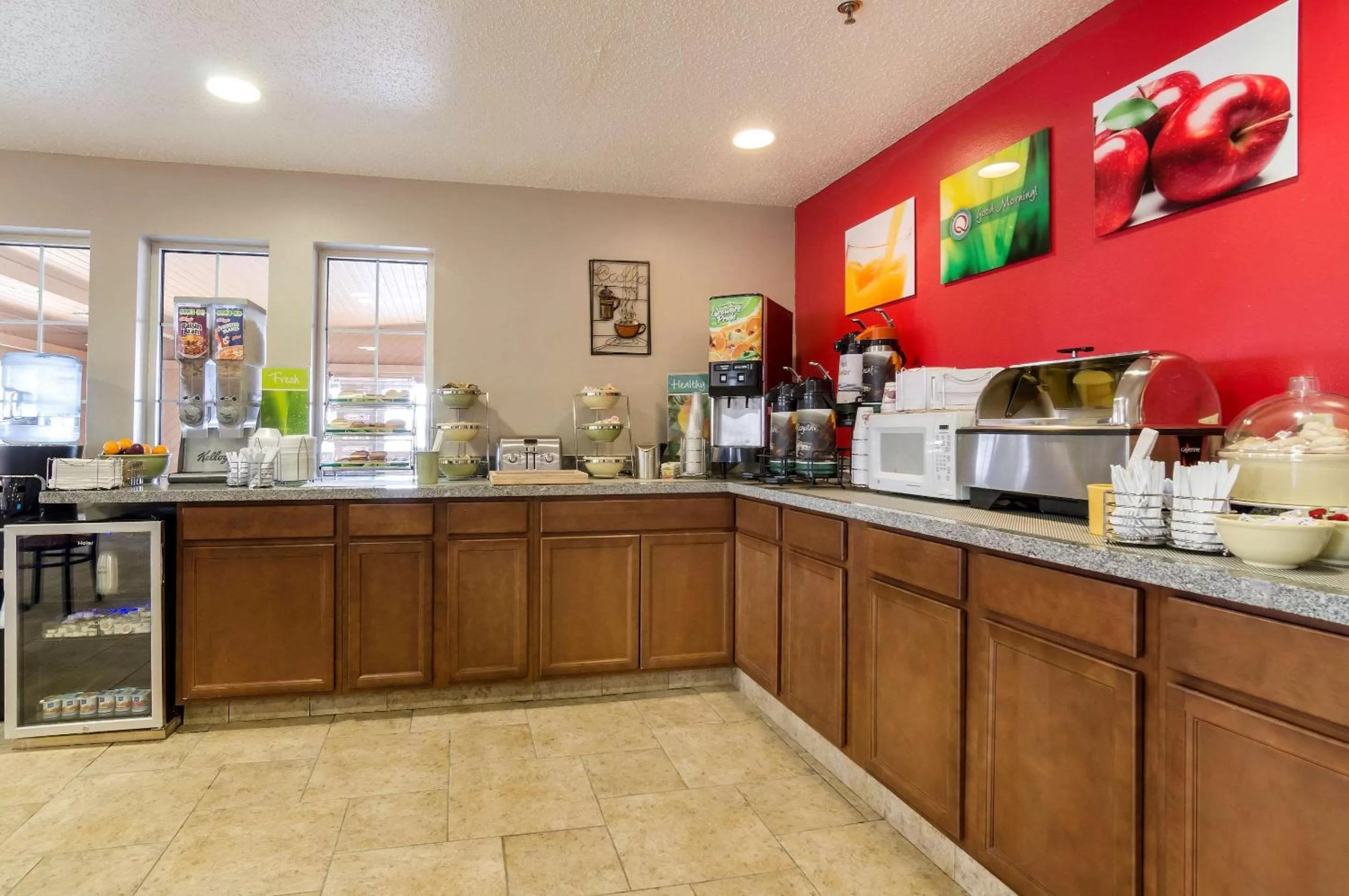 Restaurant/places to eat in Quality Inn Osceola