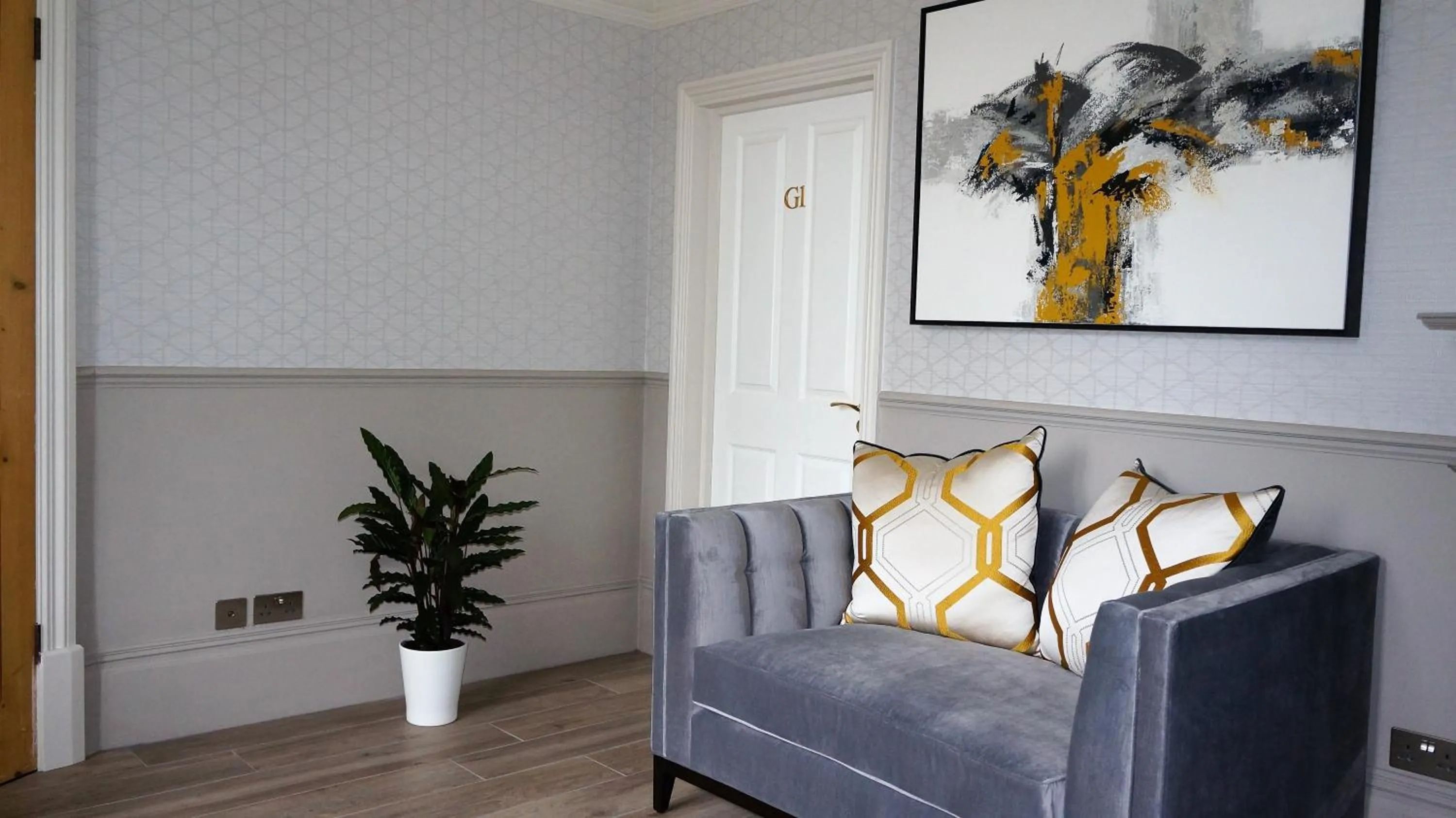 Property building in The Lawn Guest House Gatwick