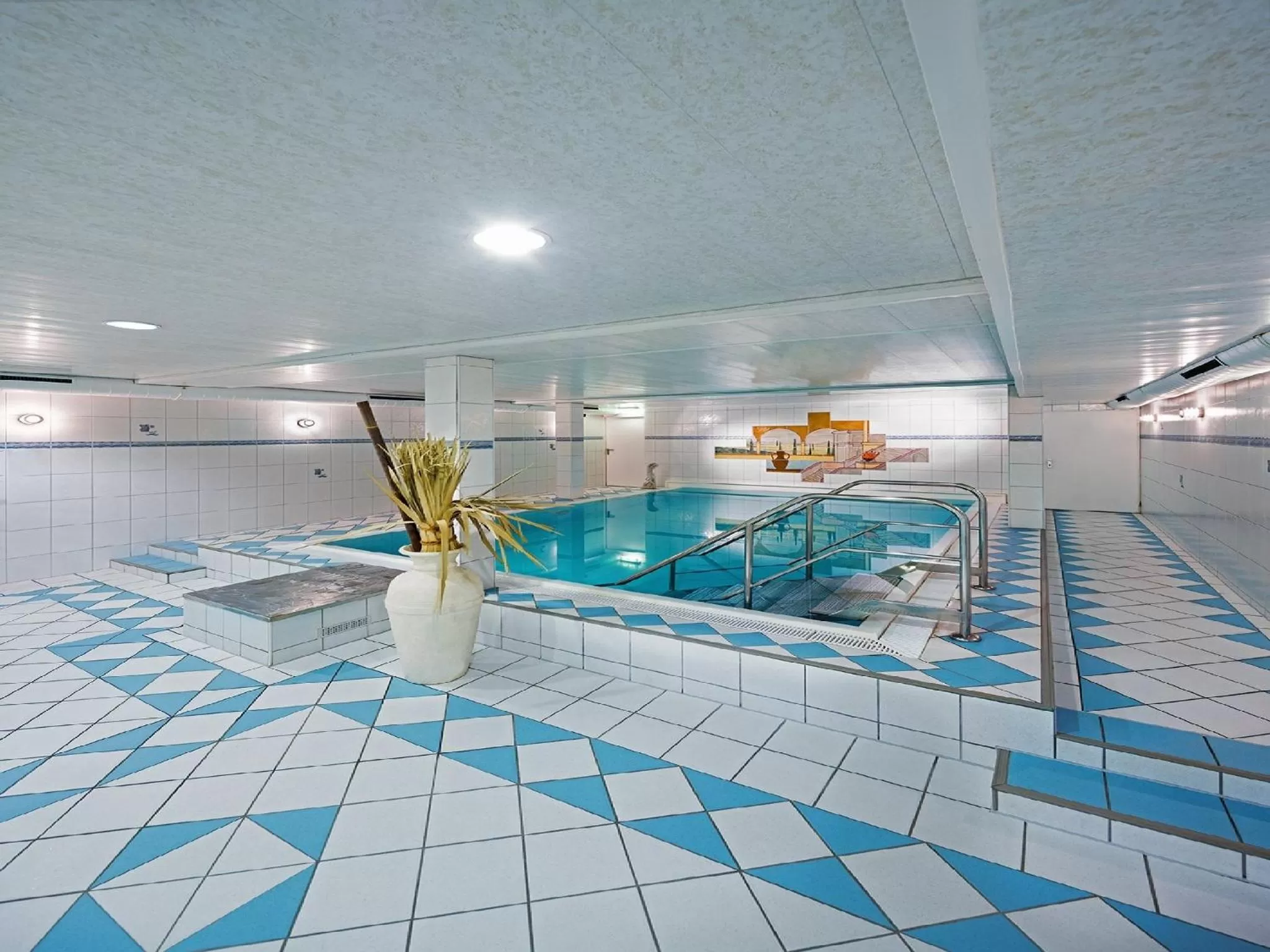 Swimming pool in Art Hotel Aachen
