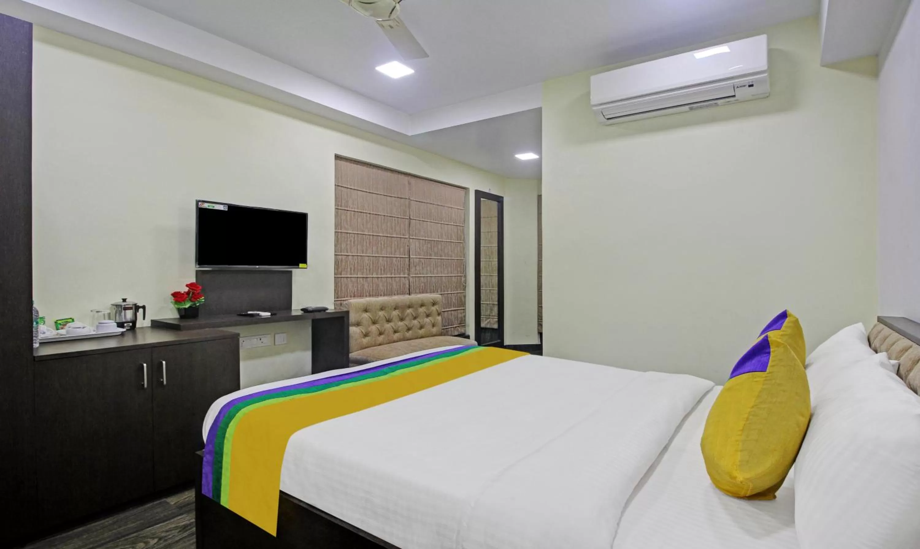 TV and multimedia, Bed in Itsy Hotels Reotel Near Rabindra Sarobar