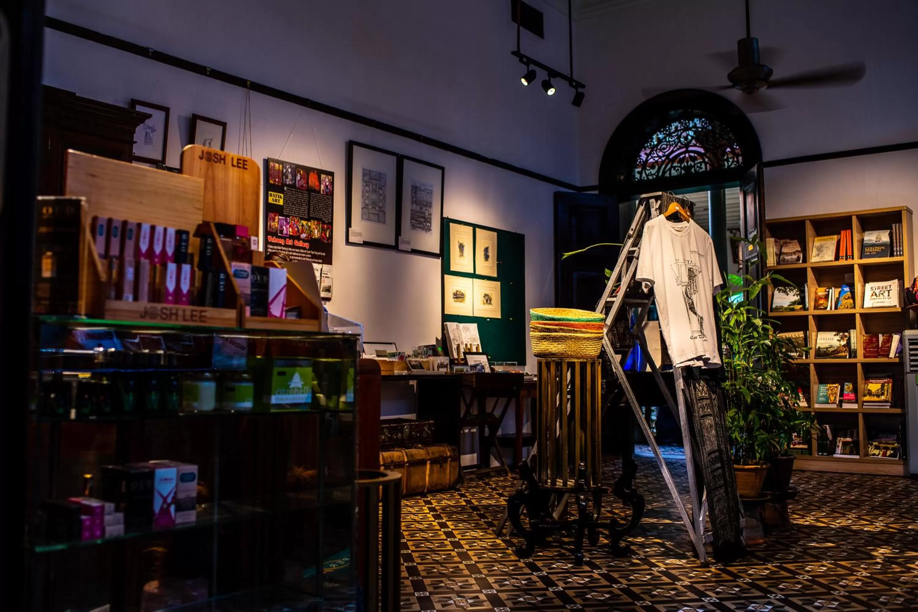 On-site shops in Cheong Fatt Tze - The Blue Mansion