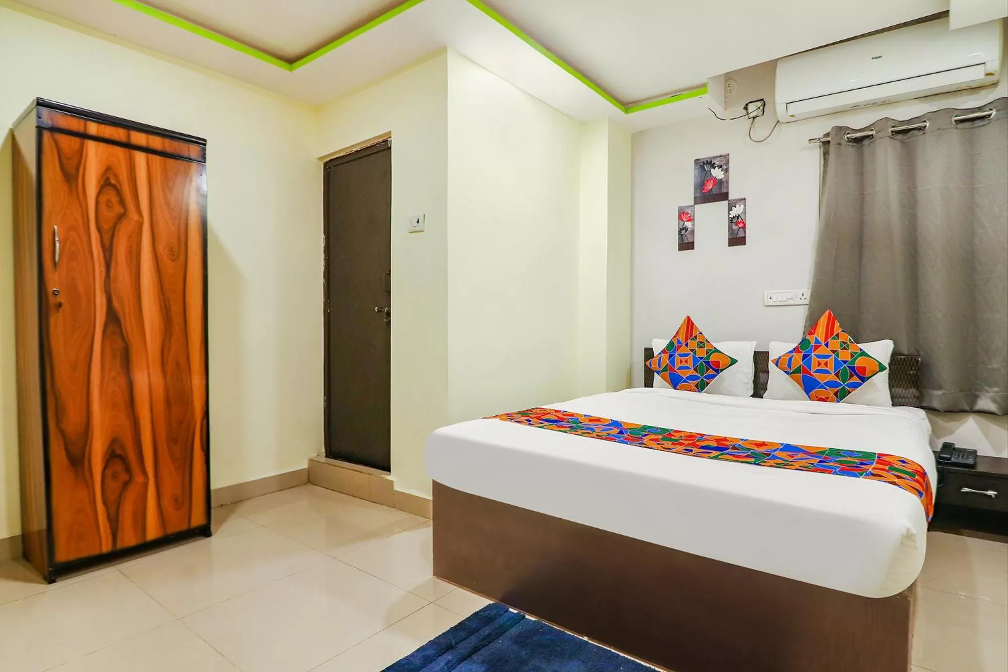 Photo of the whole room, Bed in FabExpress Broholic Suites - Nr JNTU Kukatpally