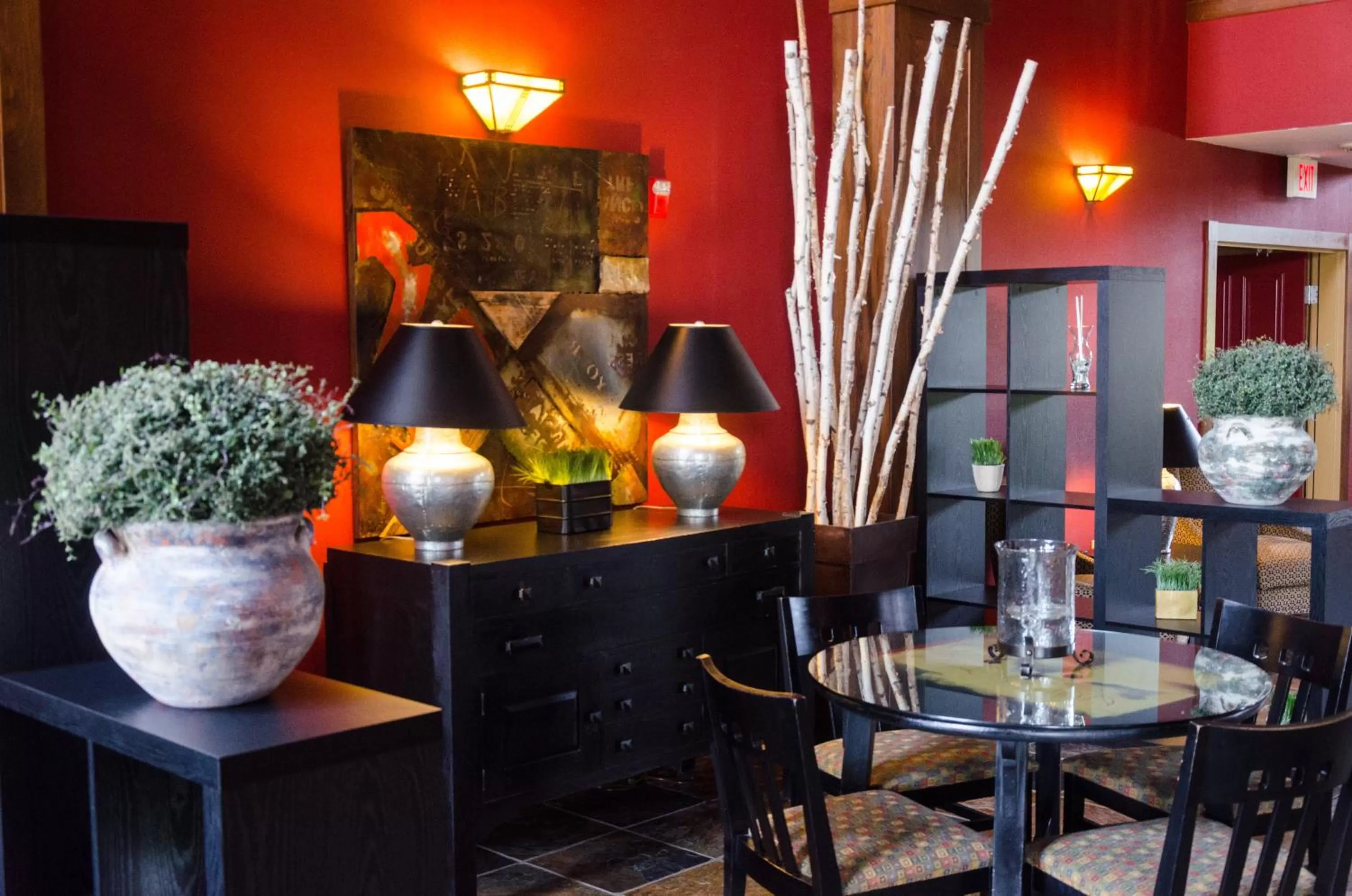 Lobby or reception in Holiday Inn Hotel Pewaukee-Milwaukee West by IHG