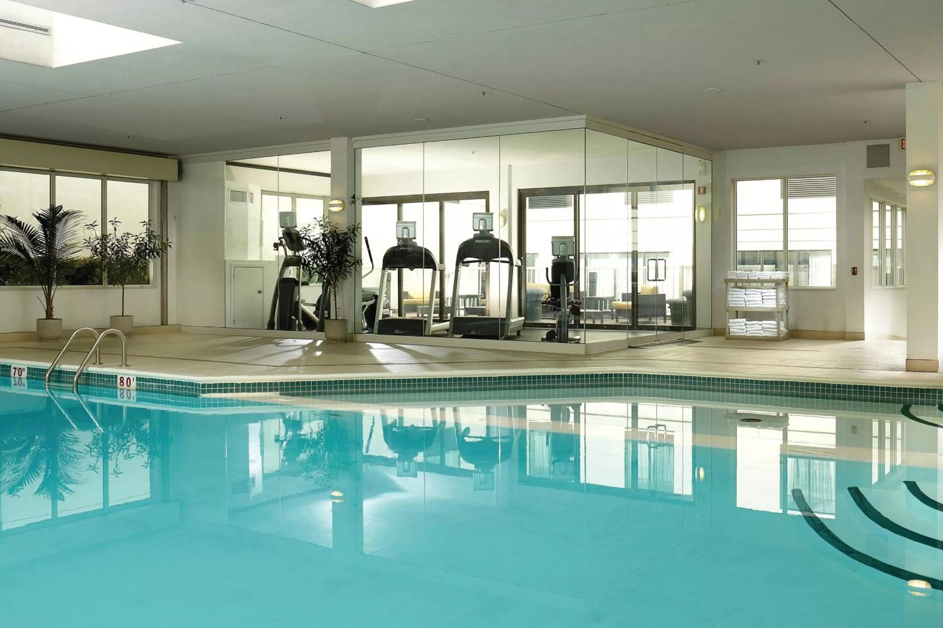 Swimming pool in Courtyard by Marriott Ottawa Downtown