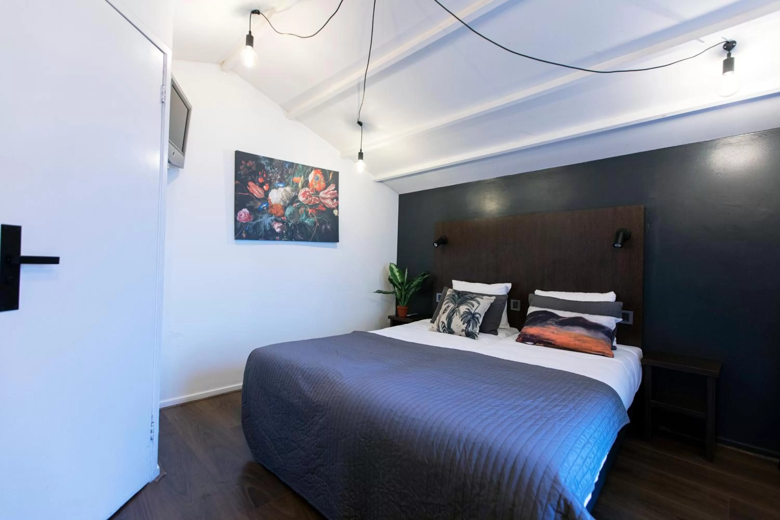 Bed in Quentin England Hotel