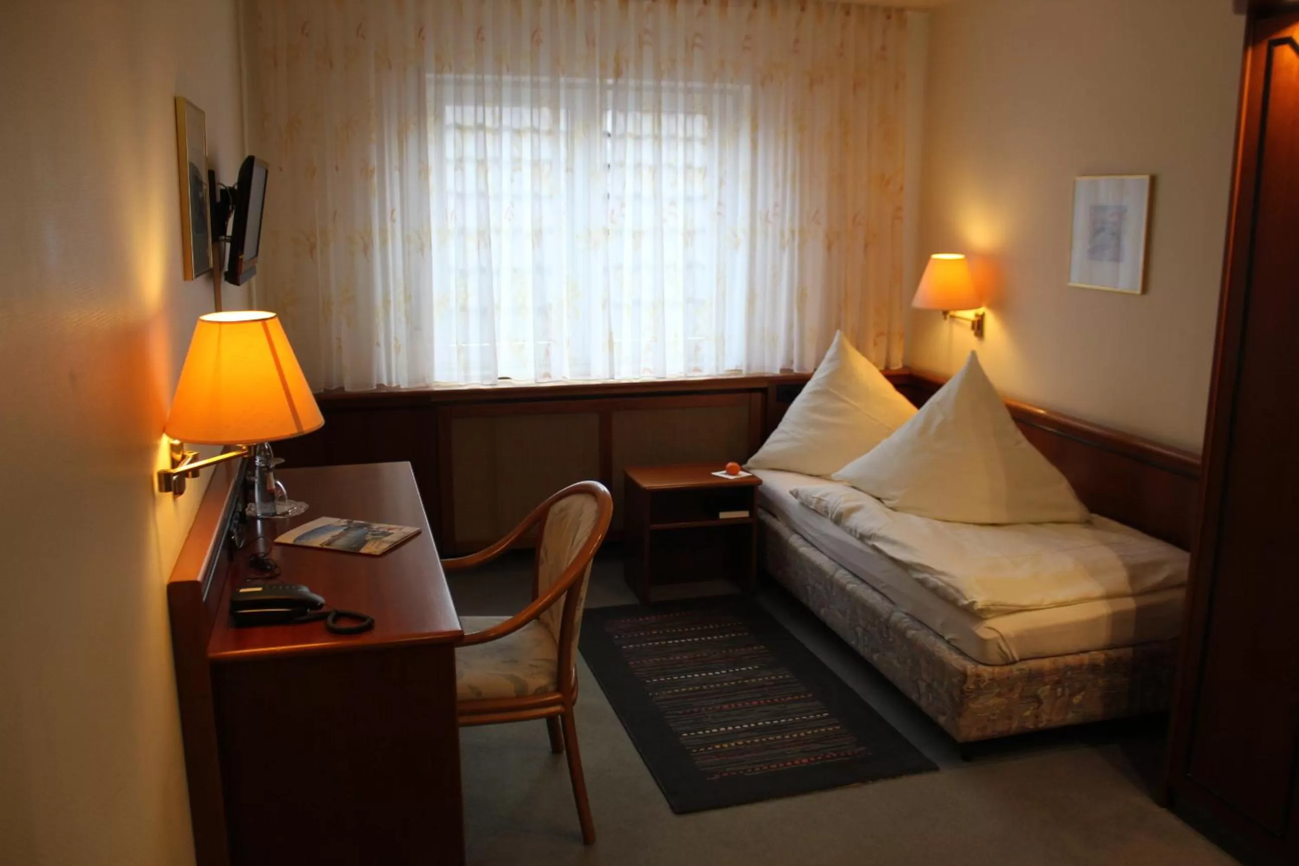Photo of the whole room, Bed in Hotel & Restaurant Zum Vater Rhein