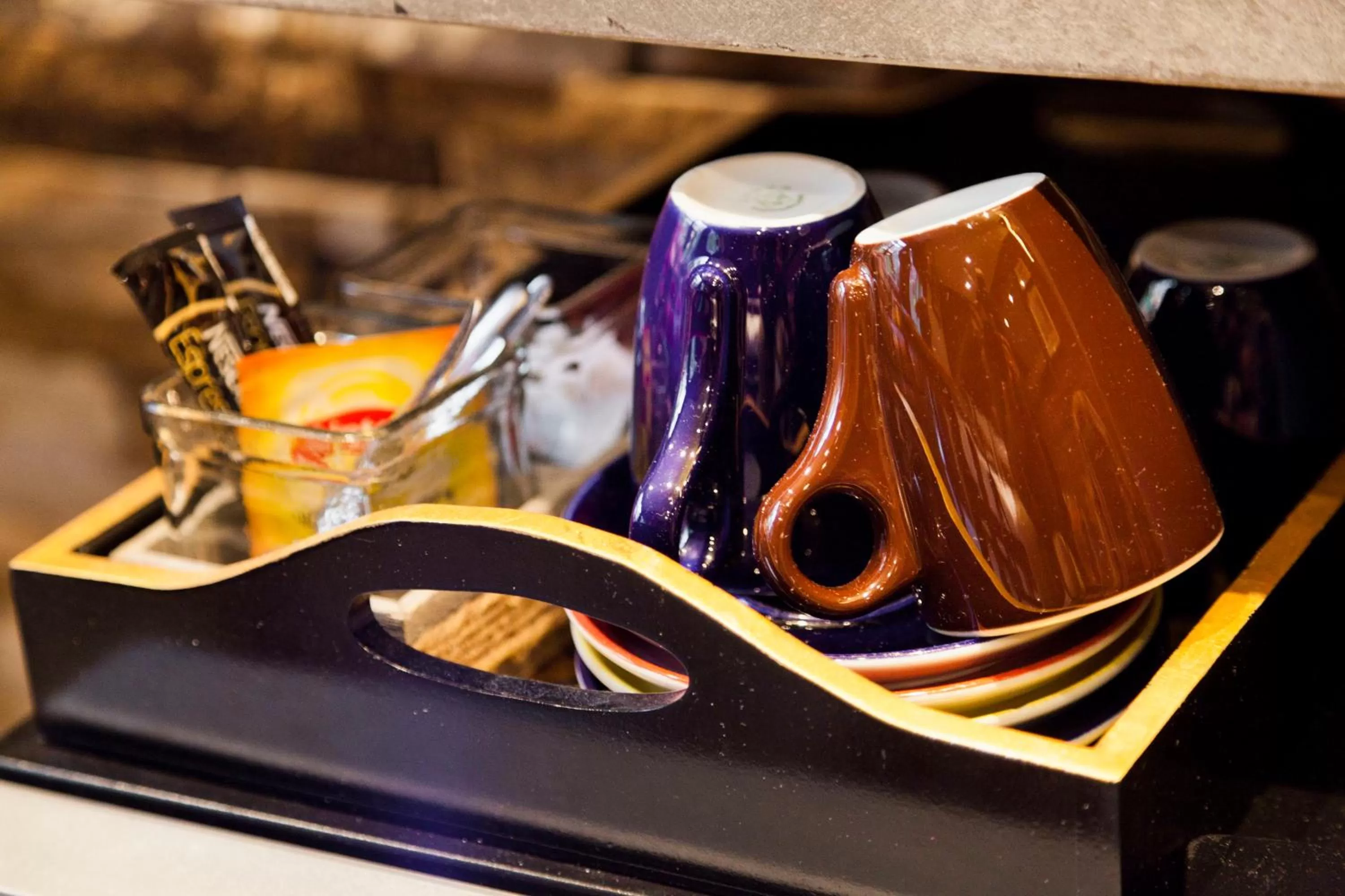 Coffee/tea facilities in Hotel Diamonds and Pearls