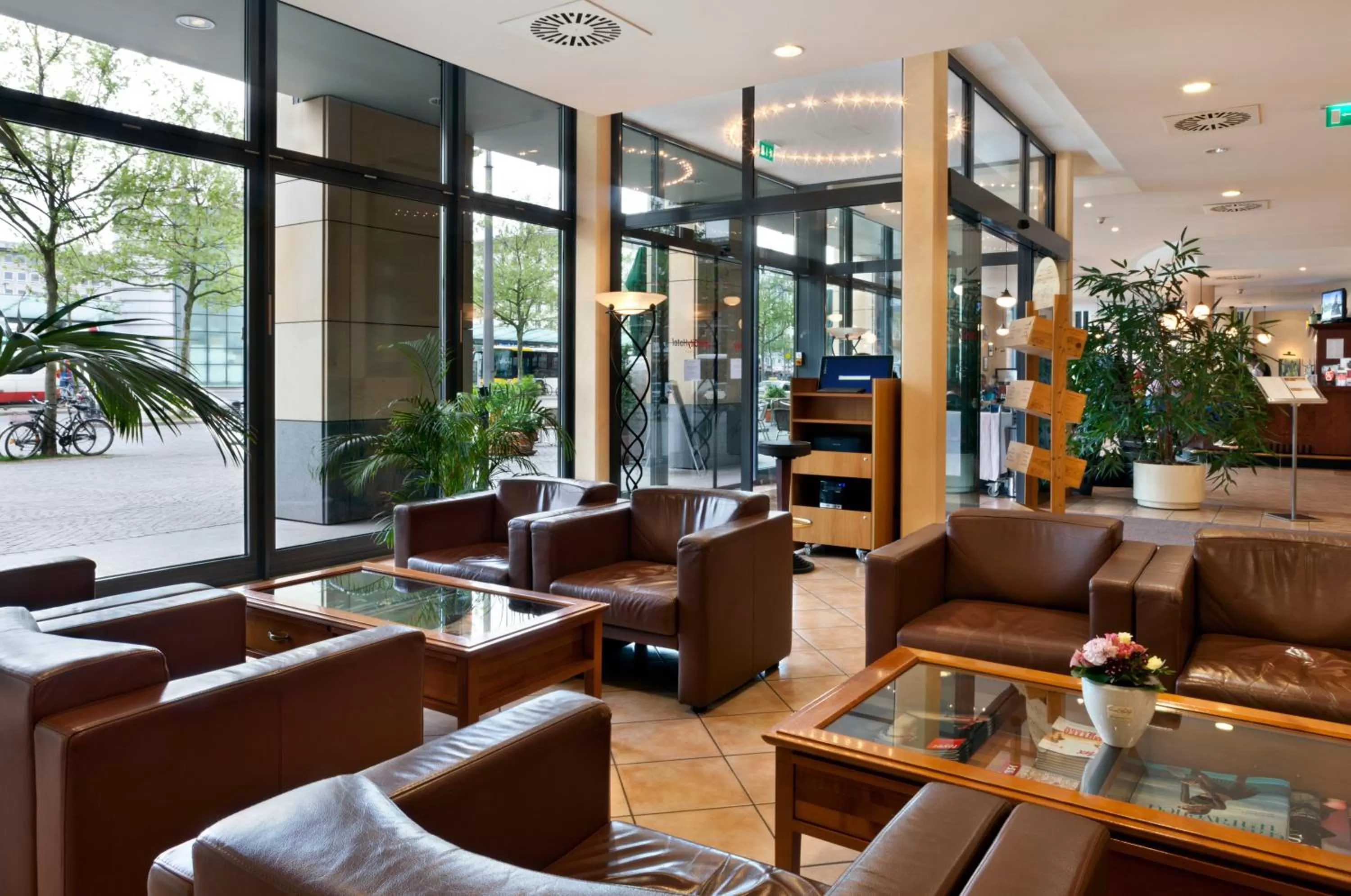 Lobby or reception in IntercityHotel Bremen