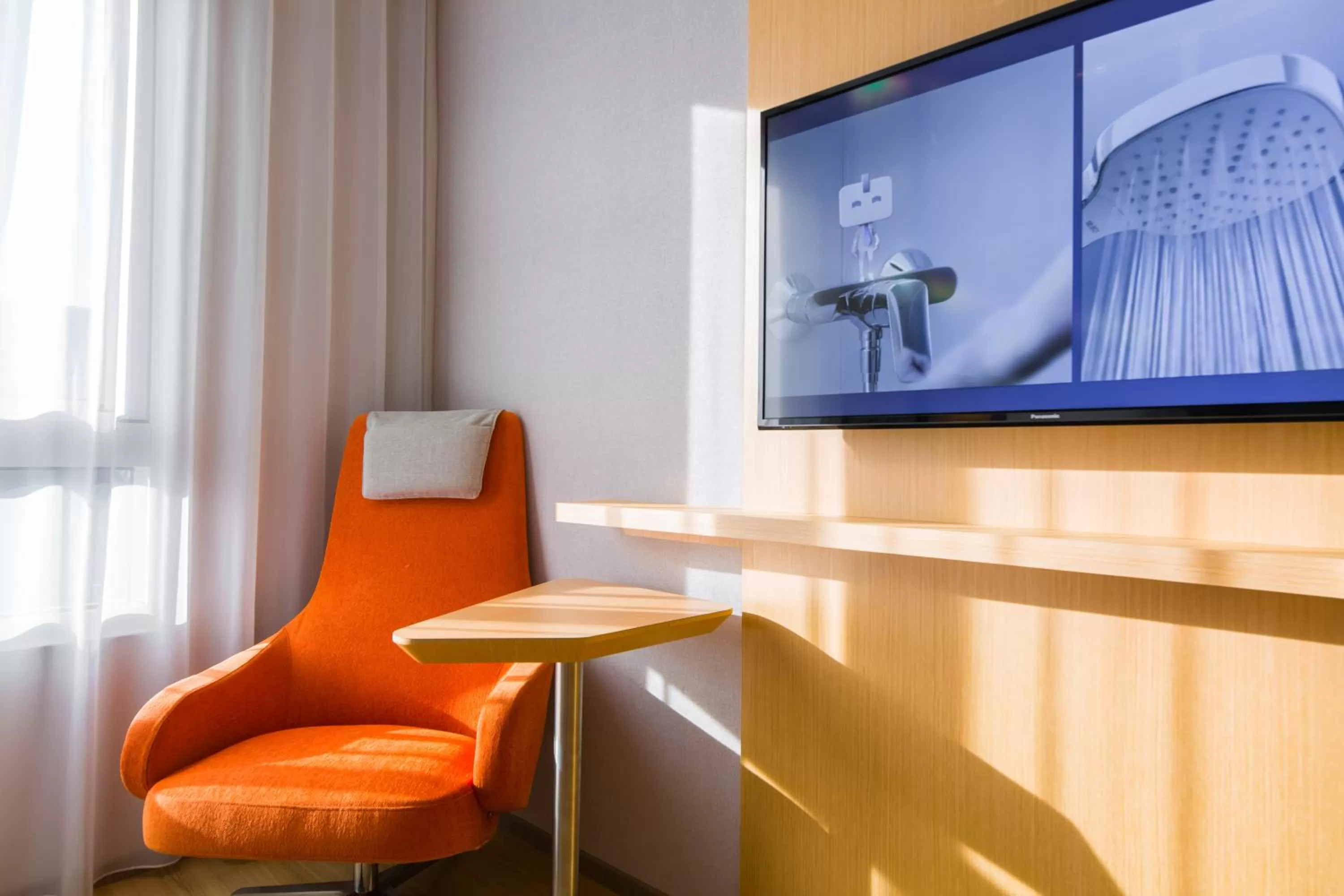 Photo of the whole room in Holiday Inn Express Taichung Fengchia by IHG