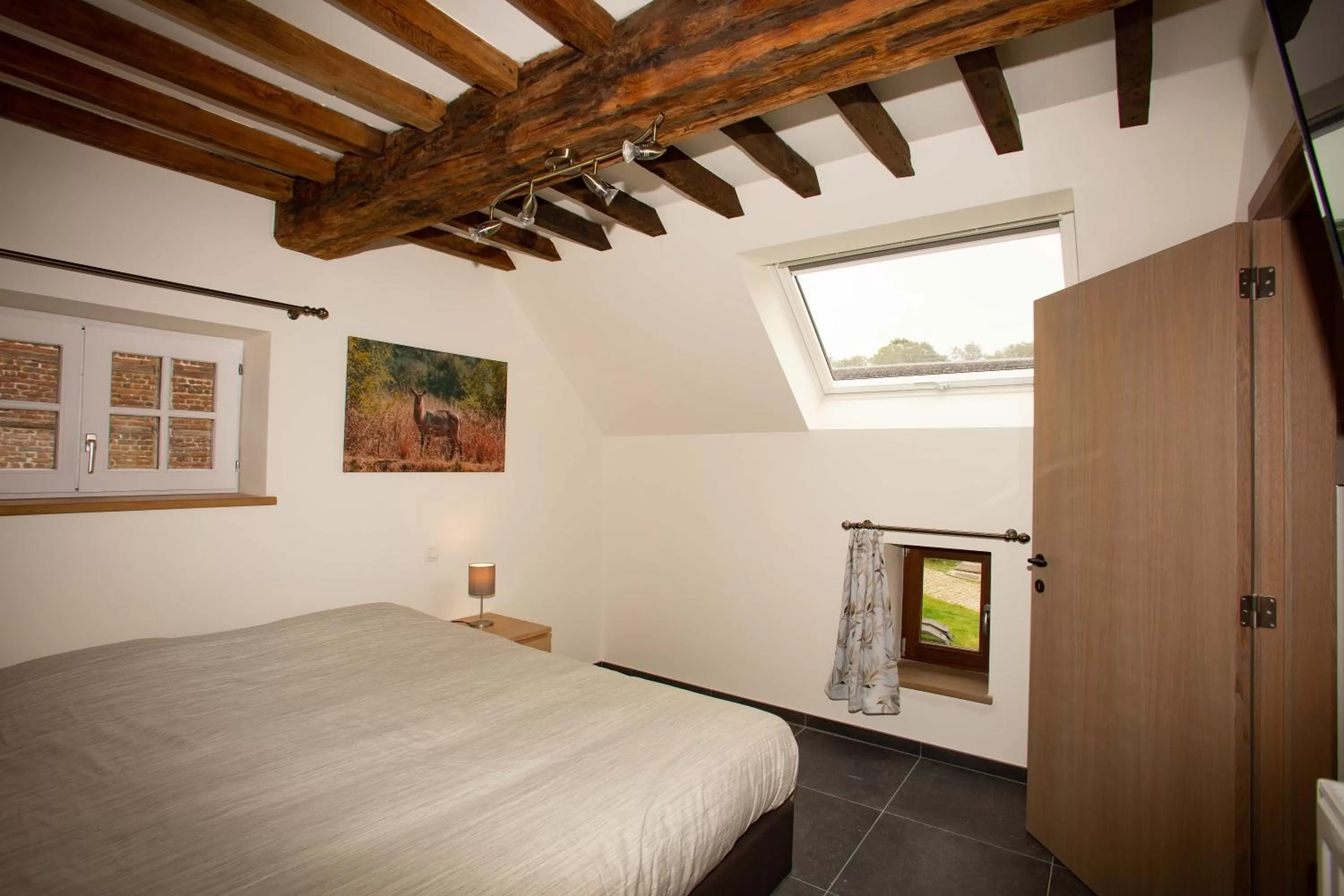 Bed in B&B HOTEL IN FERME DE LEUZE nabij Durbuy, eigen laadpalen