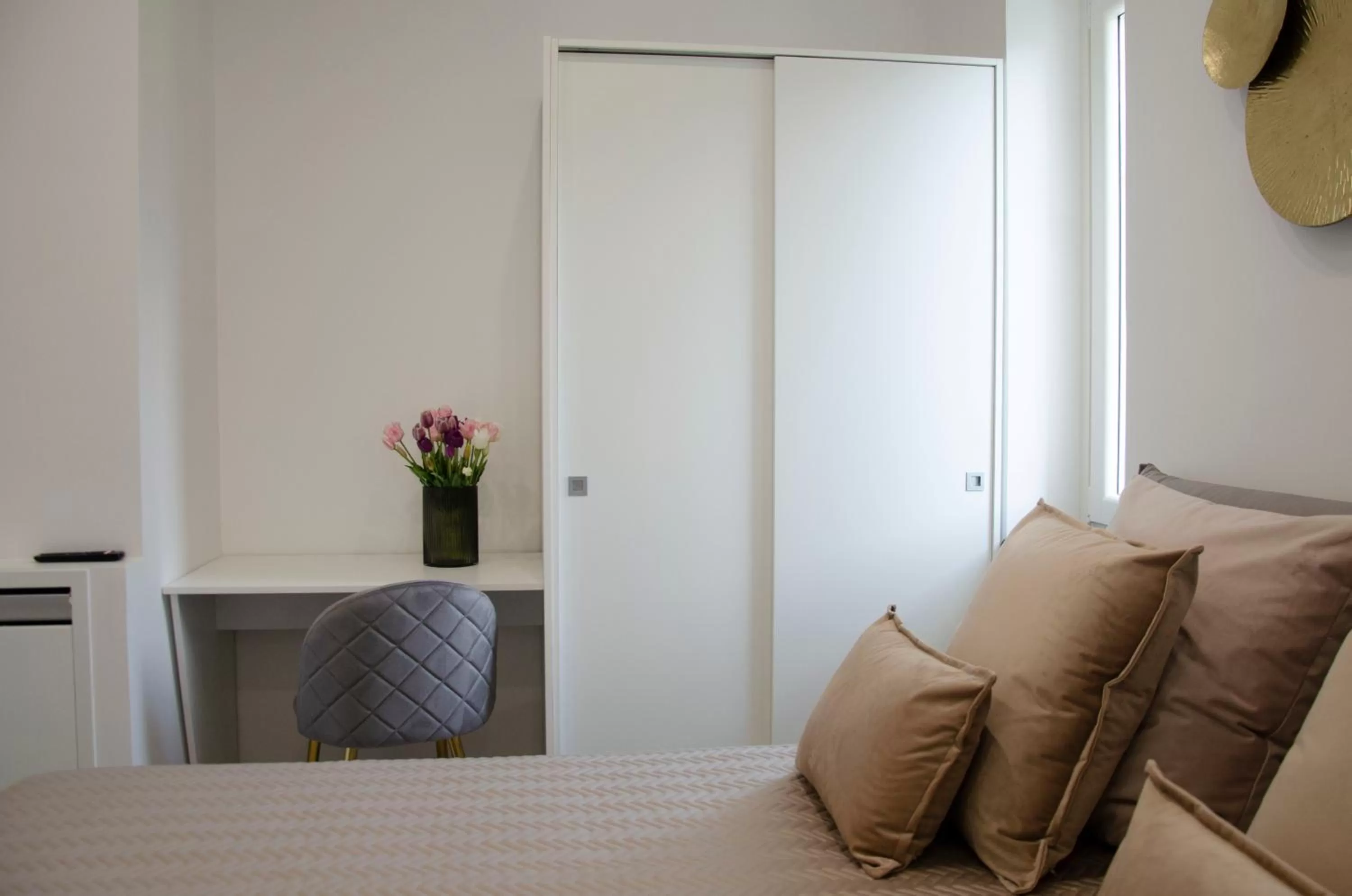 Bedroom, Seating Area in Donna Elena Rooms