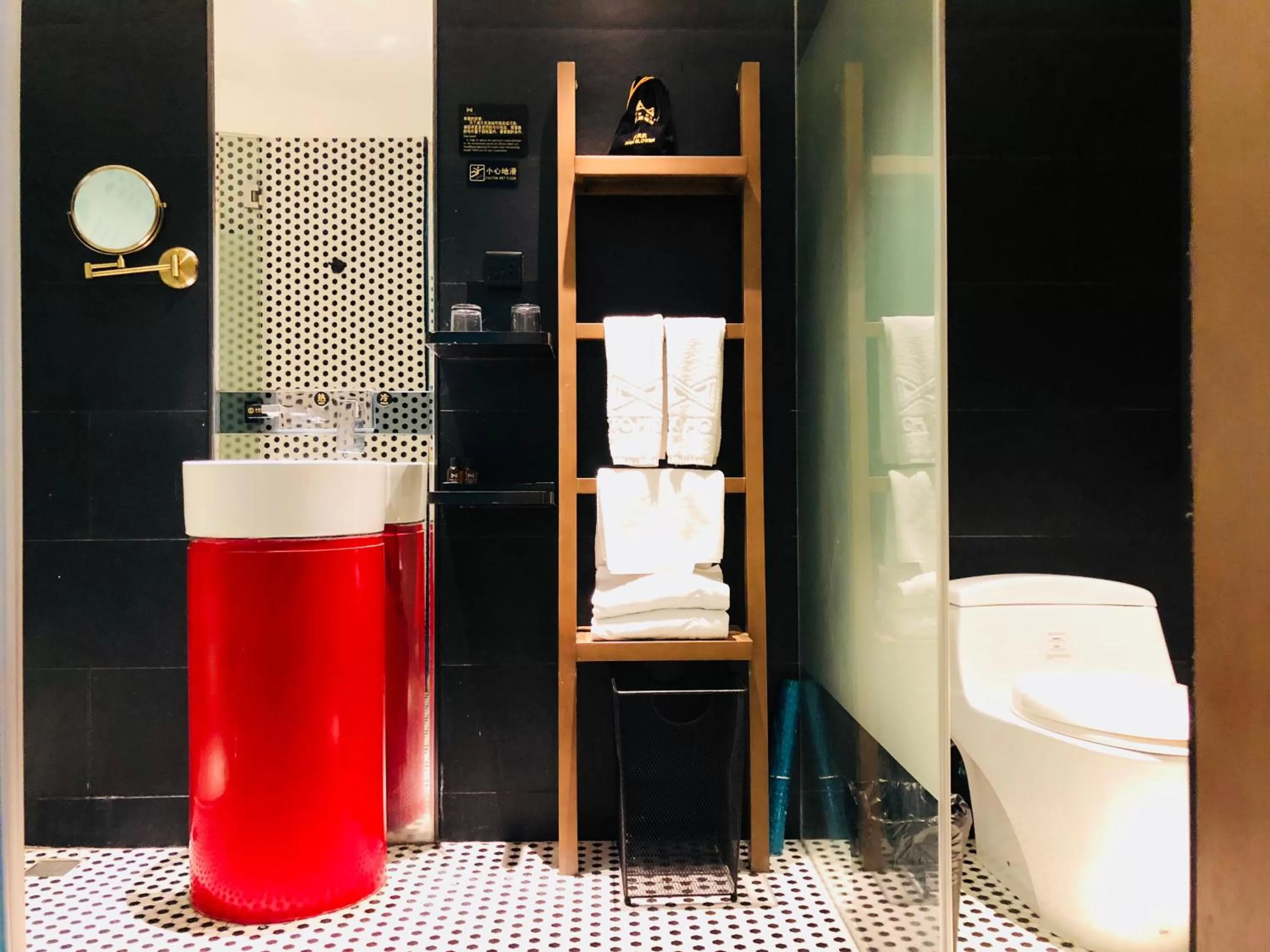 Toilet, Bathroom in Likto Hotel-Free Shuttle Bus to Canton Fair