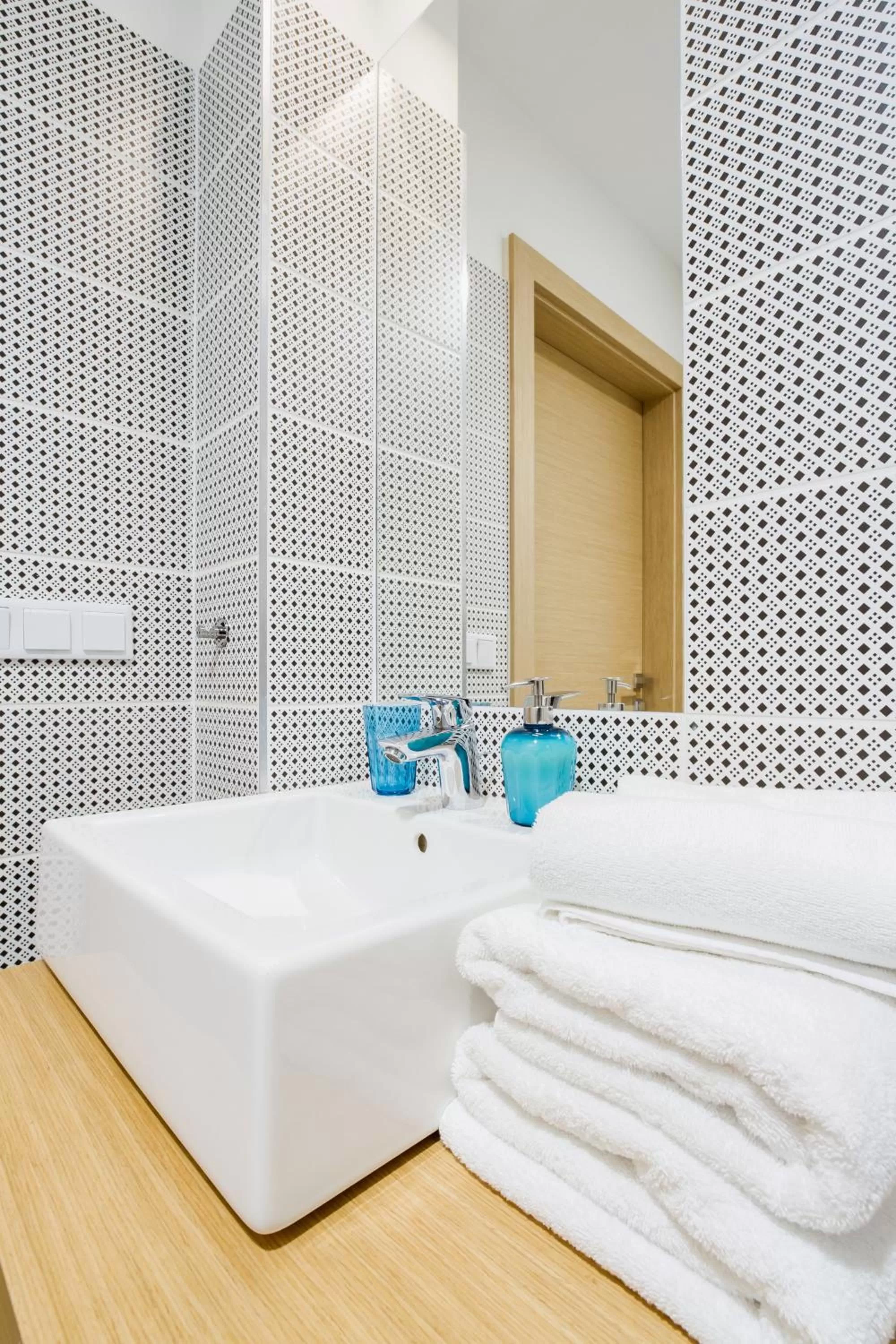 Shower, Bed in Riverside Aparthotel Cracow