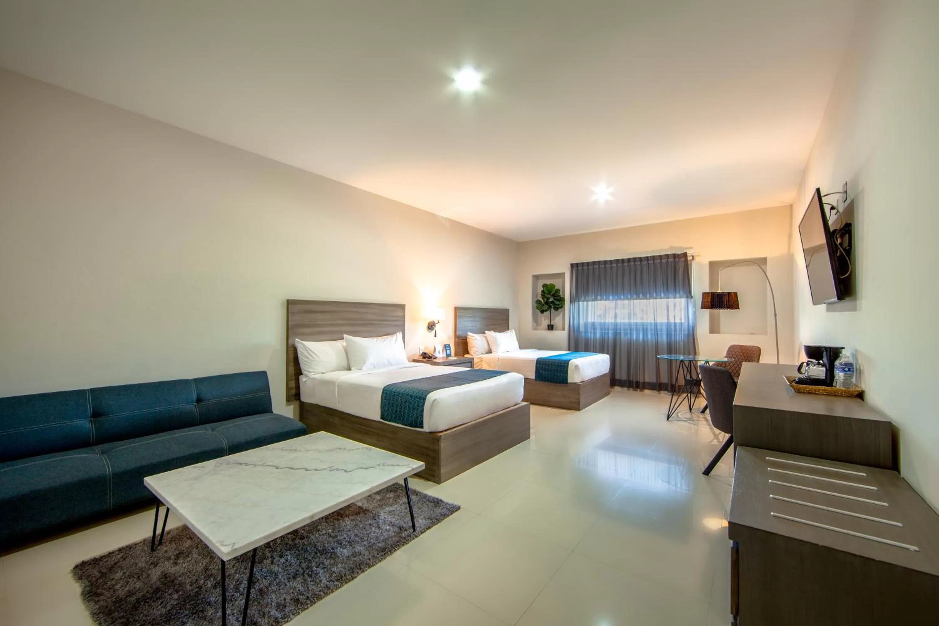 Photo of the whole room, Bed in InHouse Hotel Culiacán
