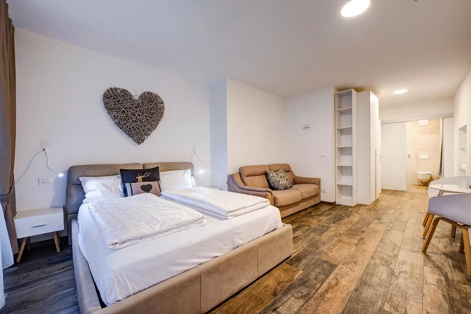 Photo of the whole room, Bed in Taste Living