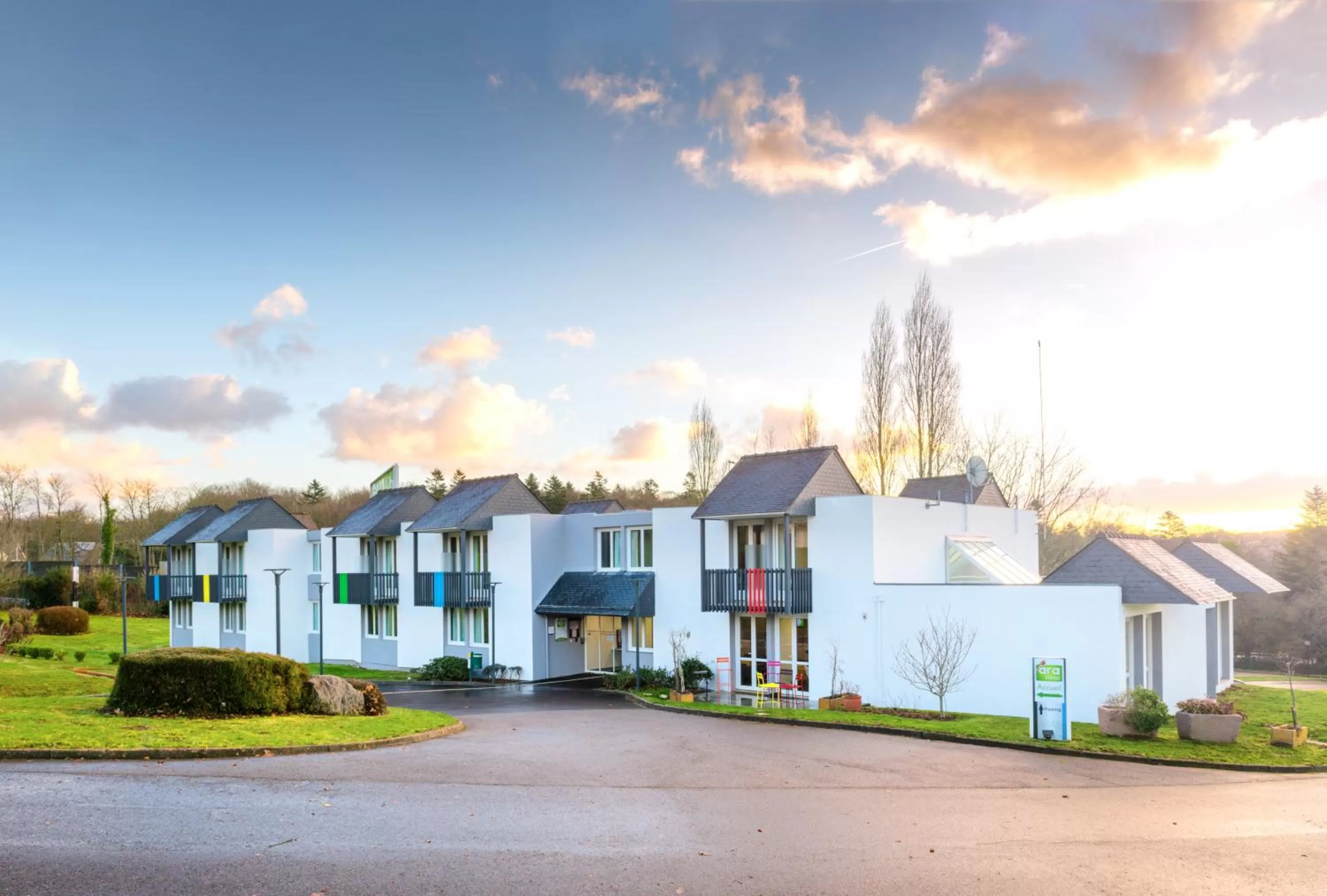 Facade/entrance in The Originals City, Ara Hôtel, Landerneau