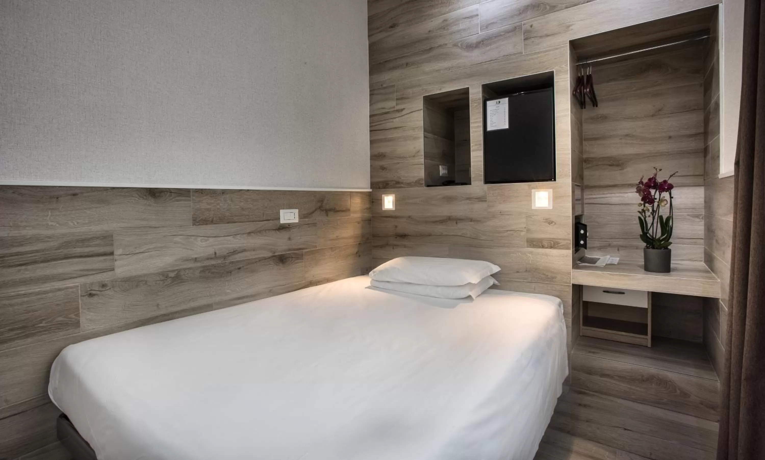 Bedroom, Bed in Eurohotel