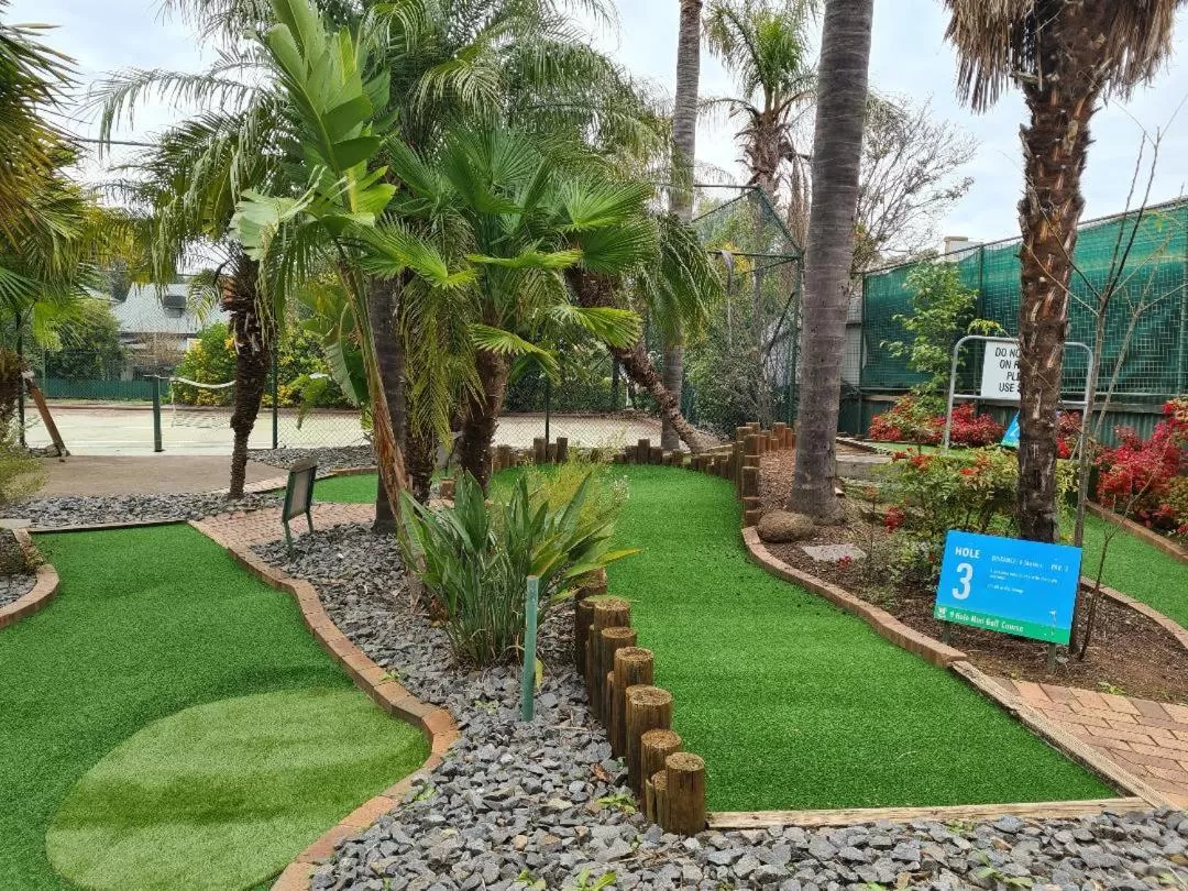 Swimming pool in Swan Hill Resort