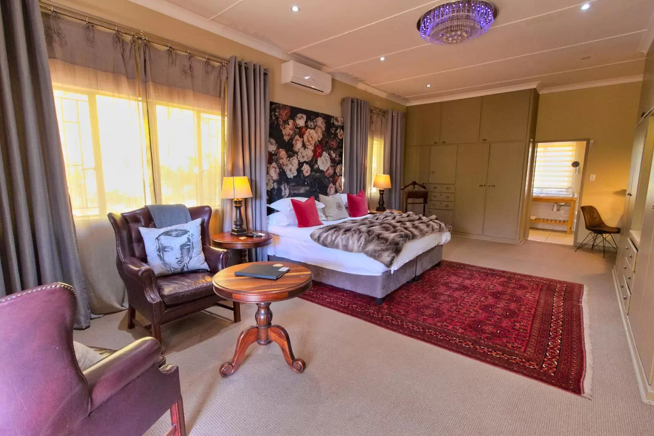 Bed, Seating Area in Ben's Bed and Breakfast